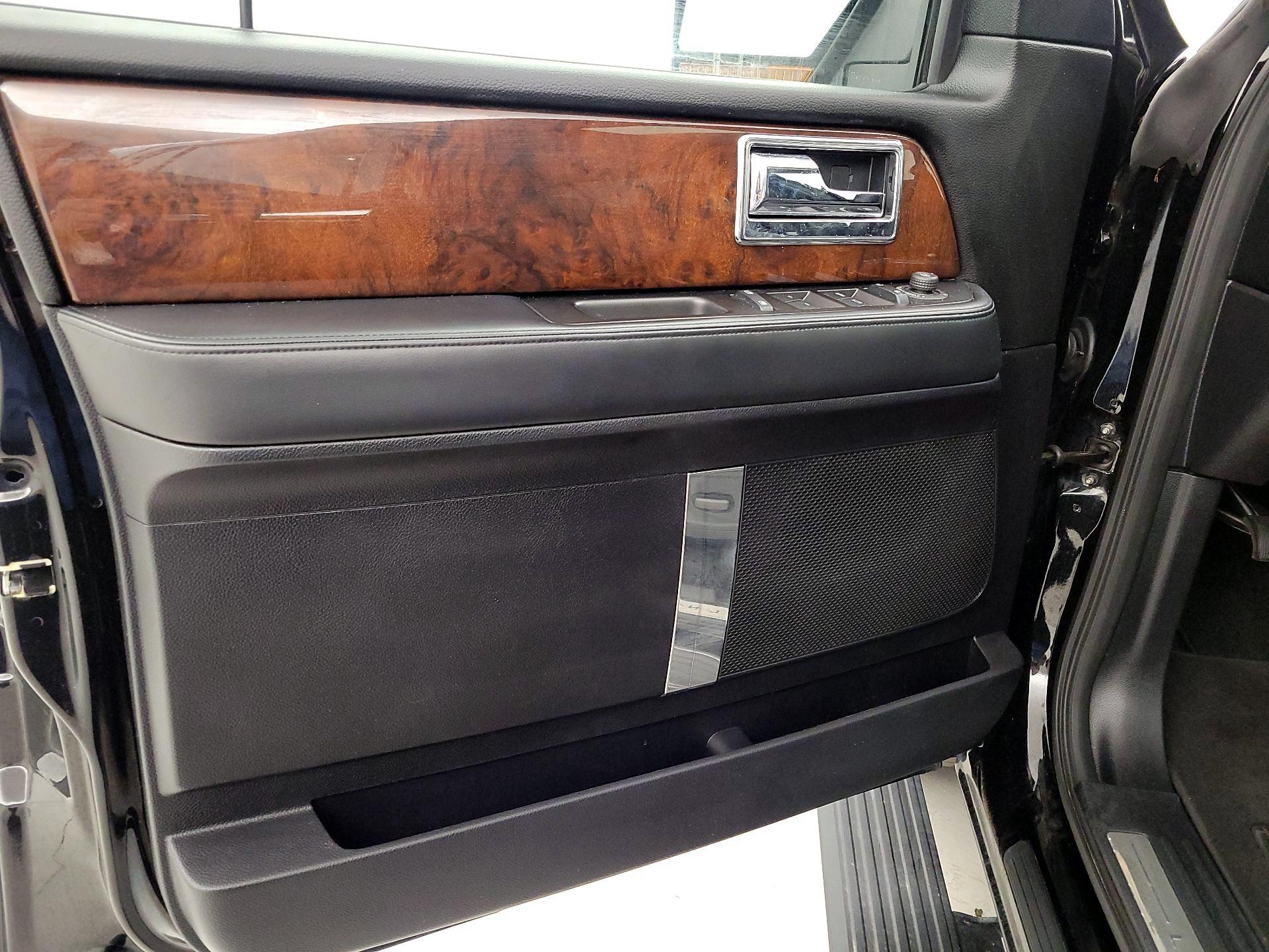 Thumbnail: 2017 Lincoln Navigator - 12