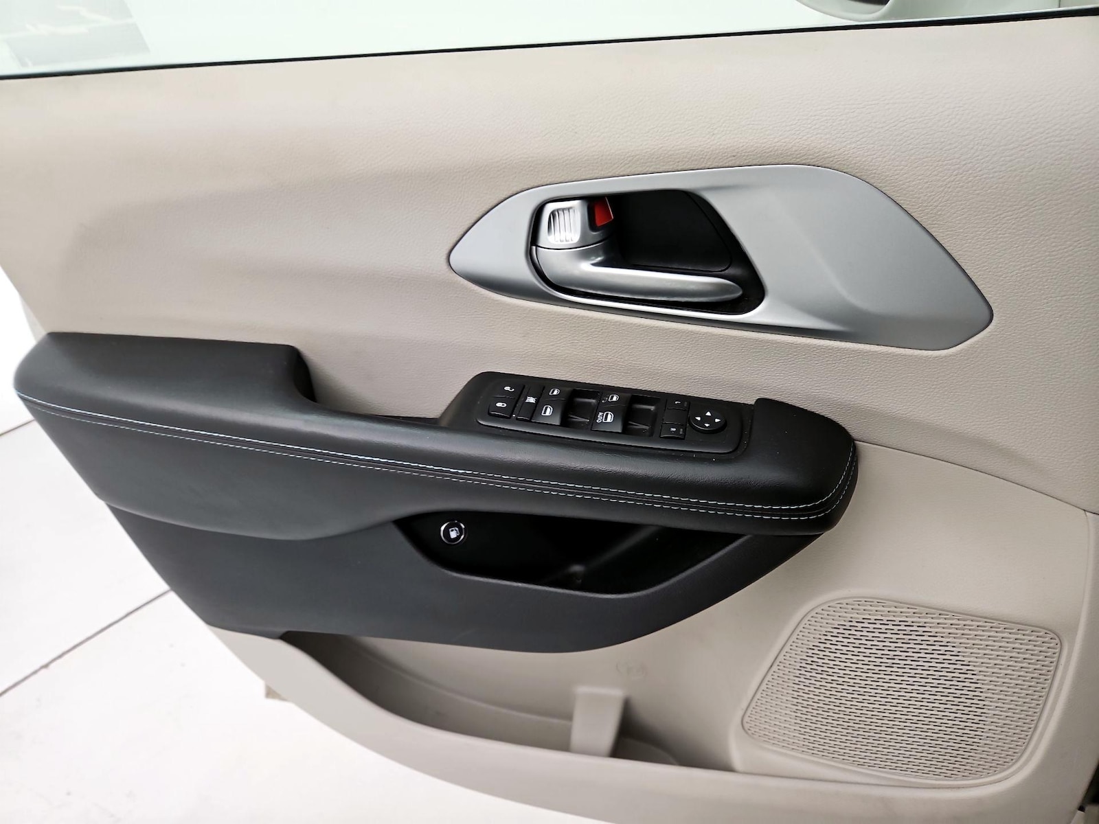 2017 Chrysler Pacifica Hybrid Platinum - Photo 13