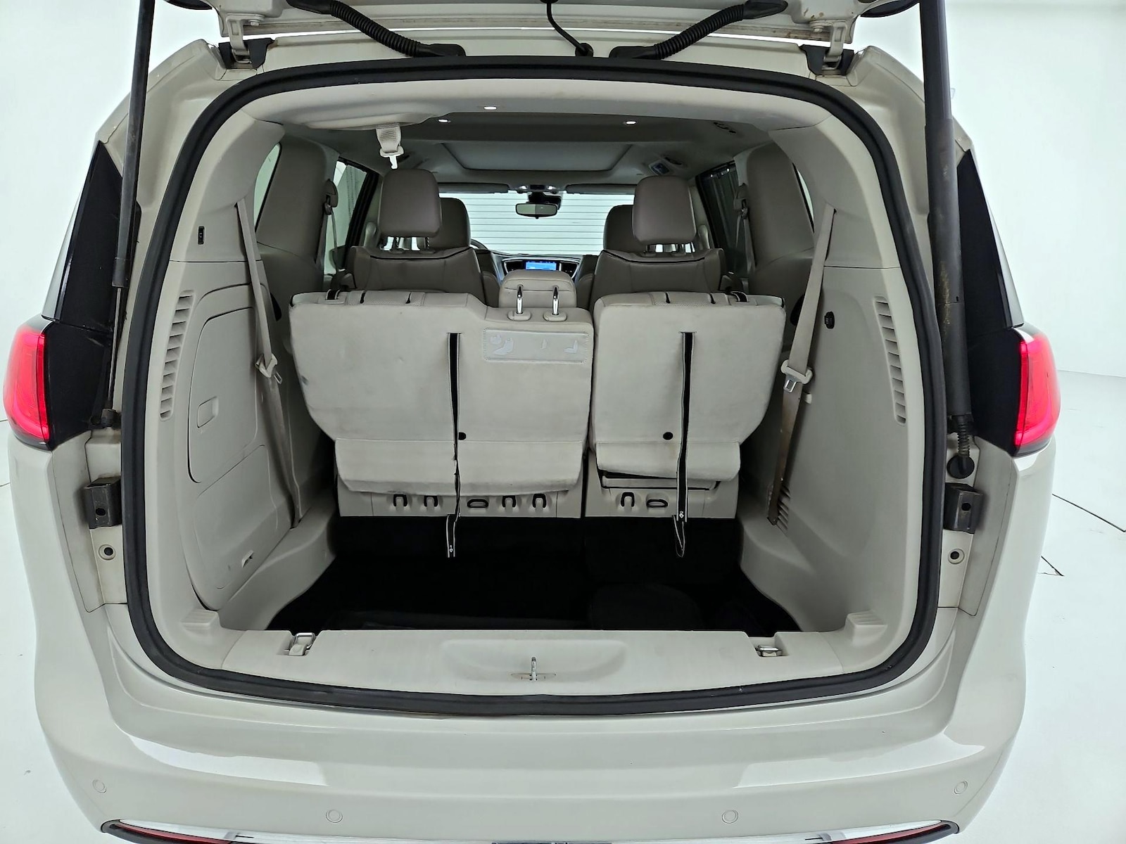 2017 Chrysler Pacifica Hybrid Platinum - Photo 24
