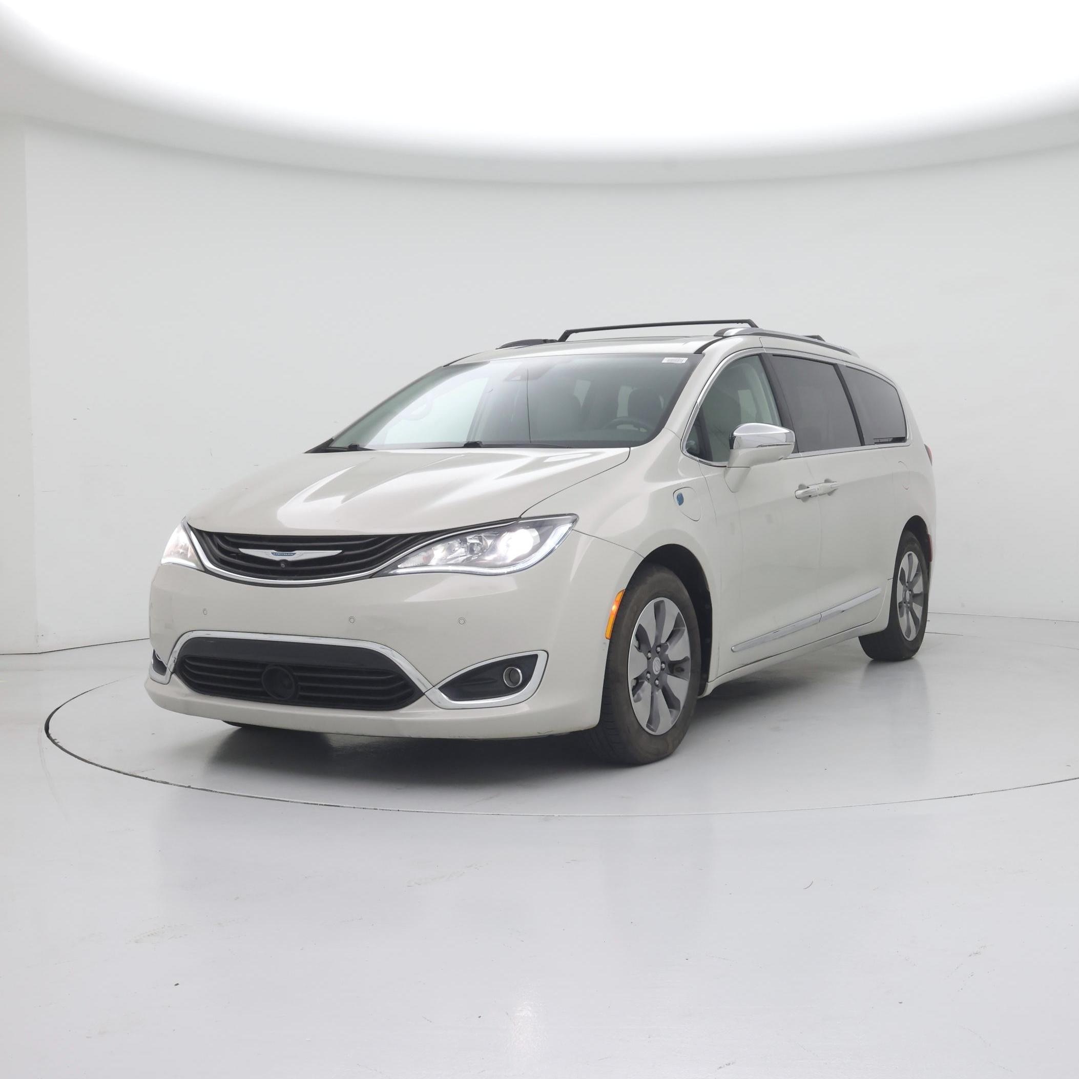 Thumbnail: 2017 Chrysler Pacifica - 4