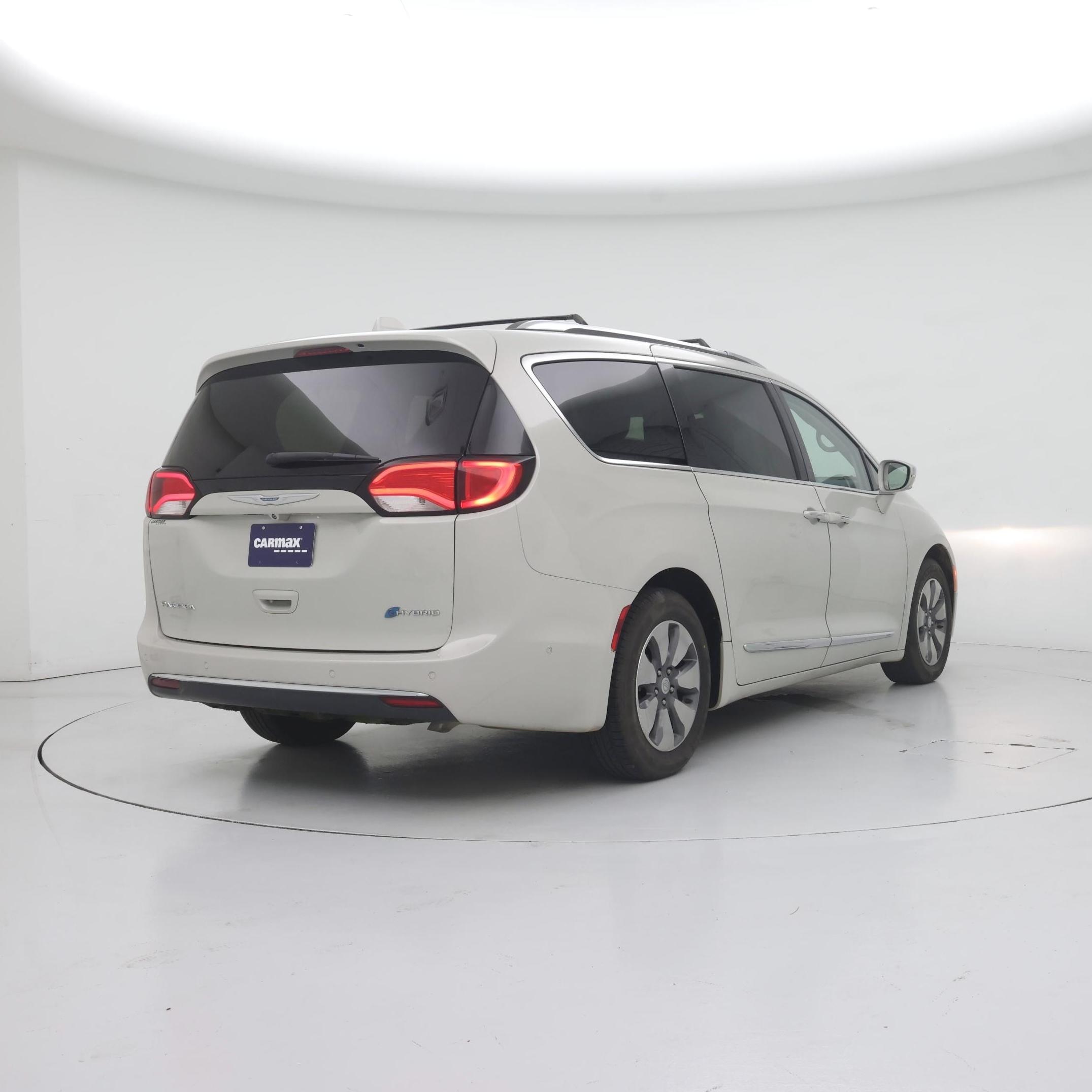 Thumbnail: 2017 Chrysler Pacifica - 8