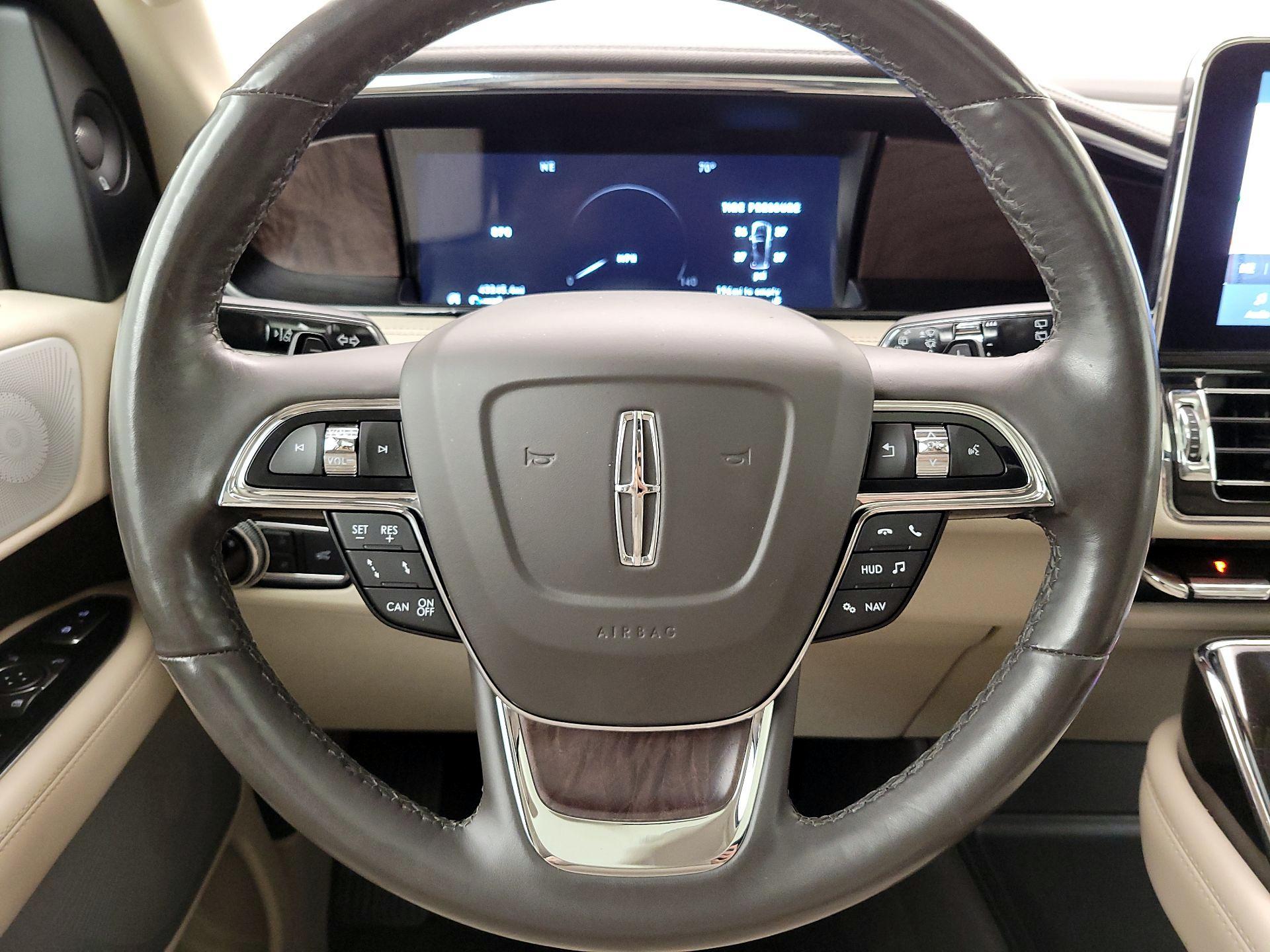 Thumbnail: 2020 Lincoln Navigator L - 10