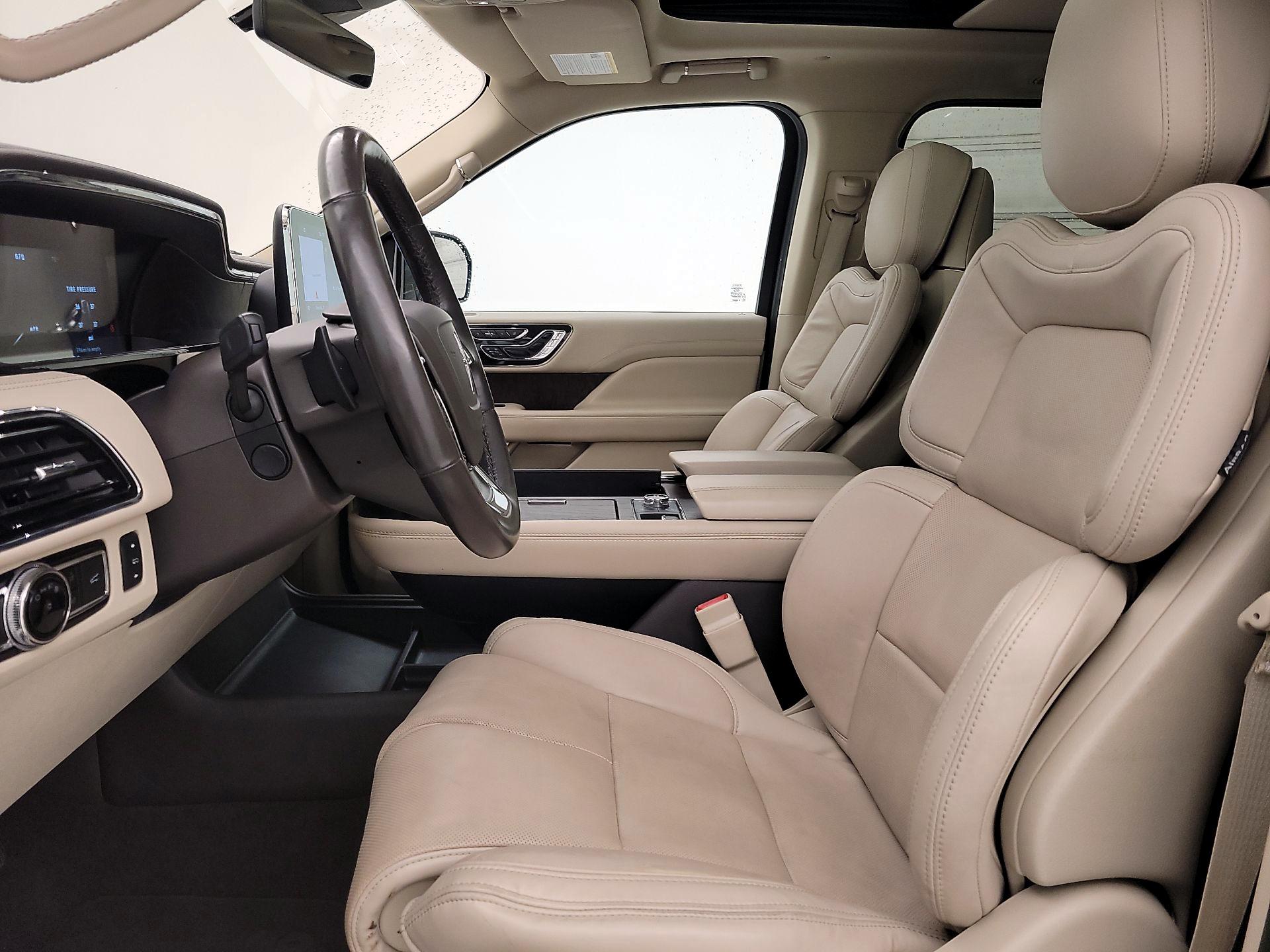 Thumbnail: 2020 Lincoln Navigator L - 11