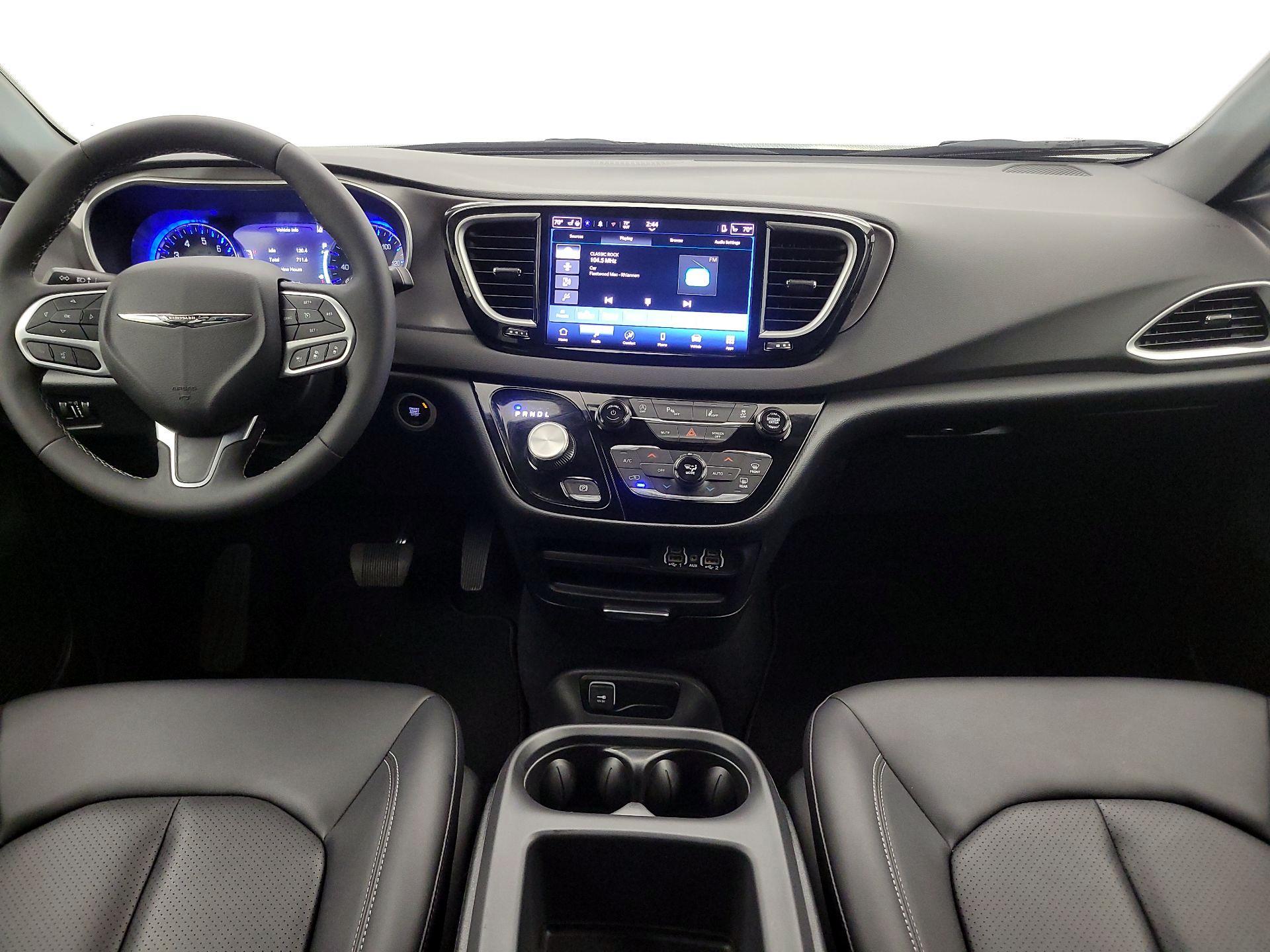 Thumbnail: 2025 Chrysler Pacifica - 9