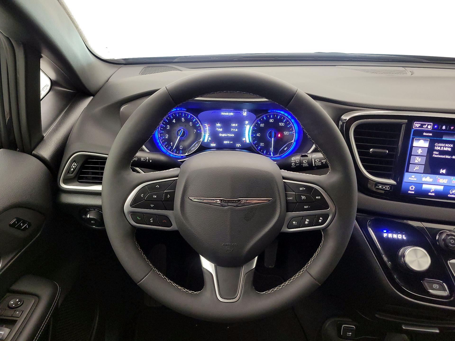 Thumbnail: 2025 Chrysler Pacifica - 10
