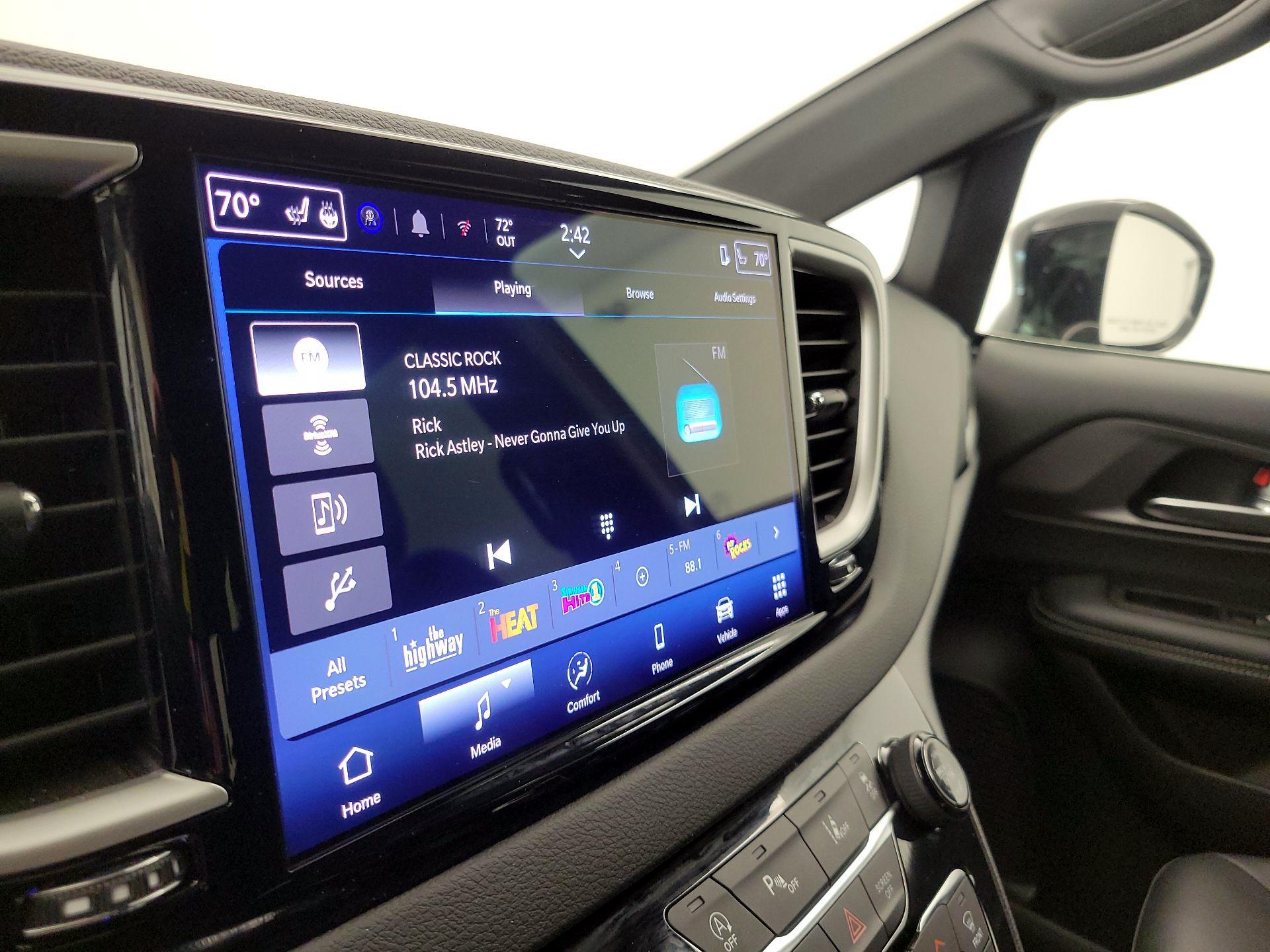 Thumbnail: 2025 Chrysler Pacifica - 15