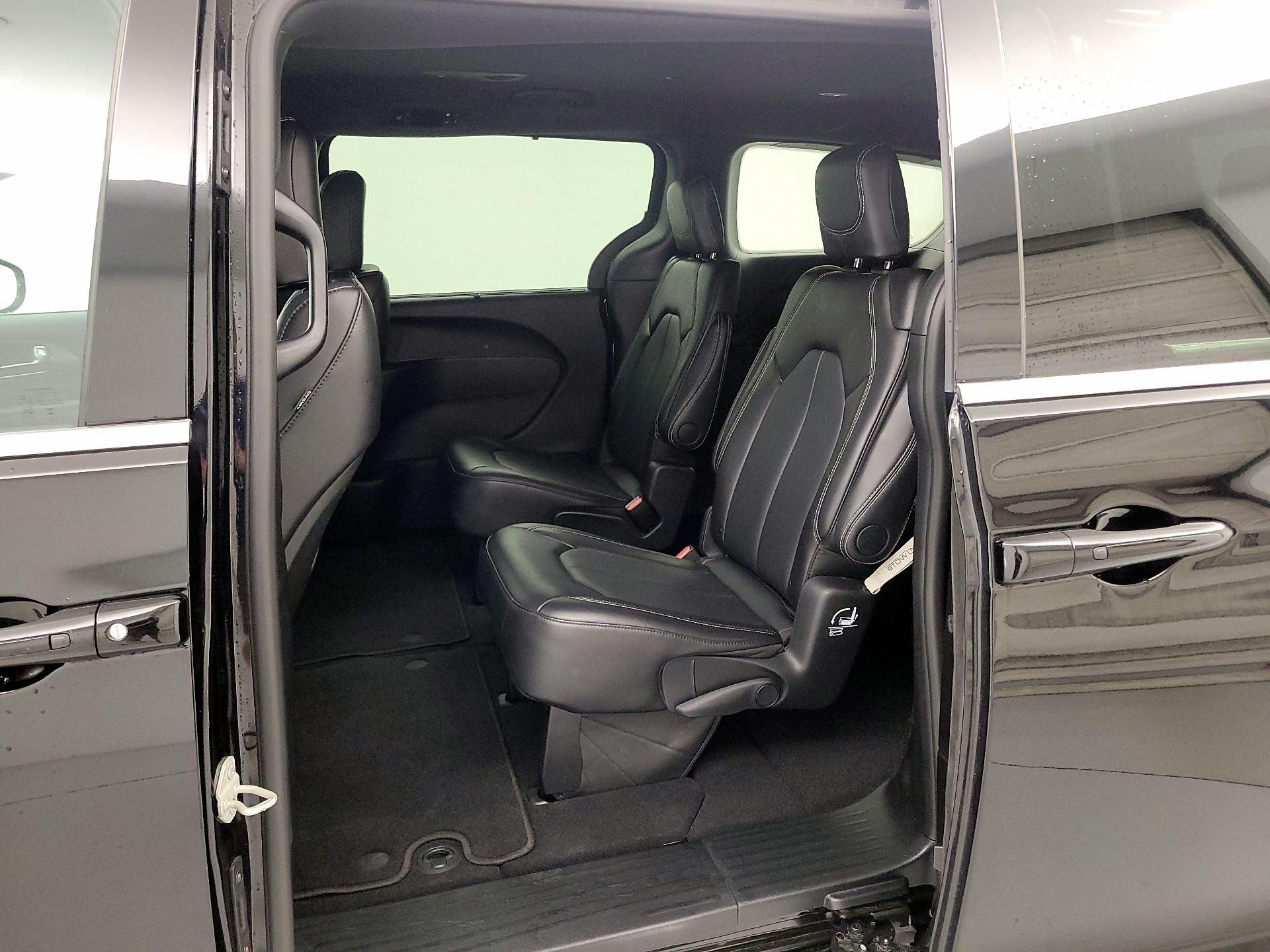 Thumbnail: 2025 Chrysler Pacifica - 19