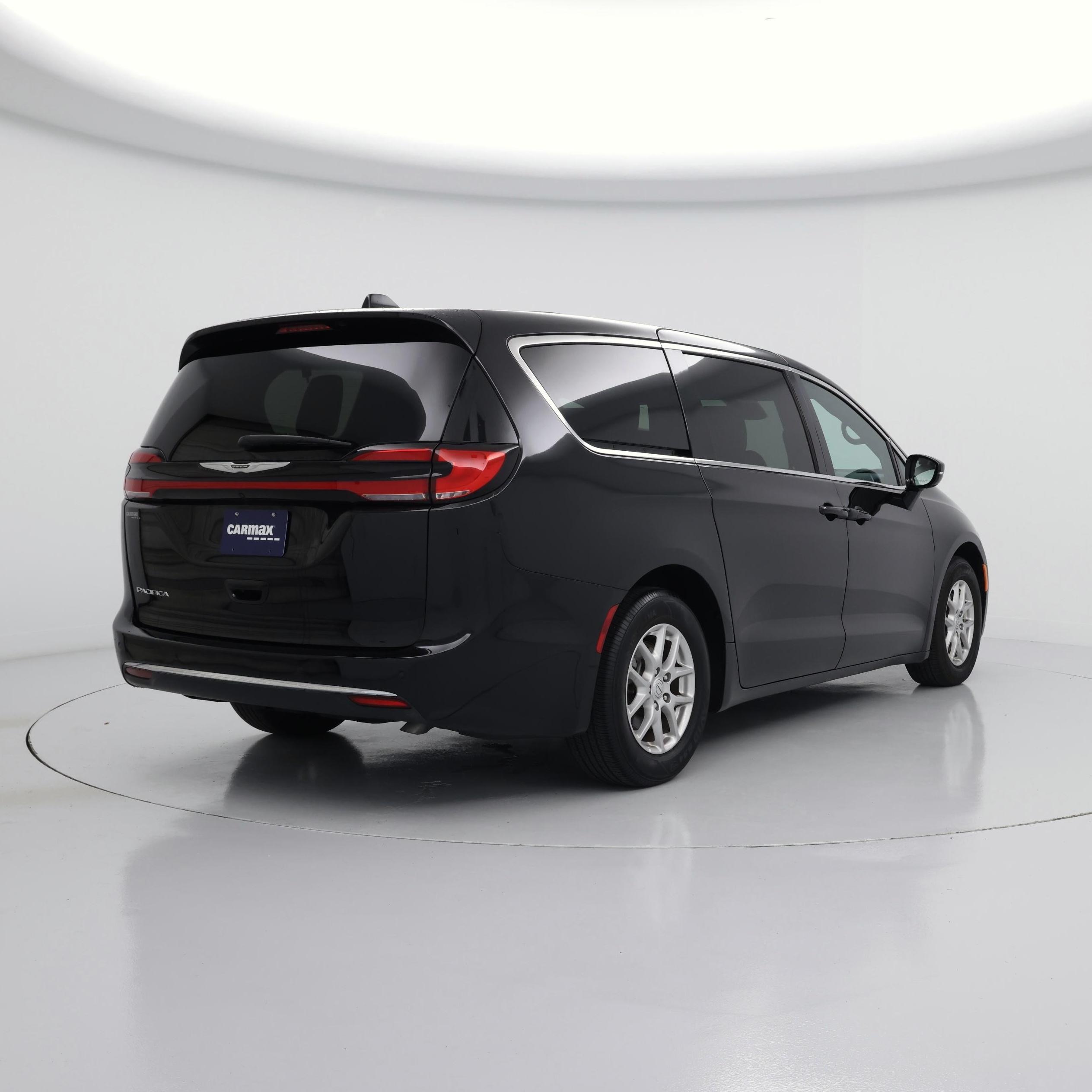 Thumbnail: 2025 Chrysler Pacifica - 8