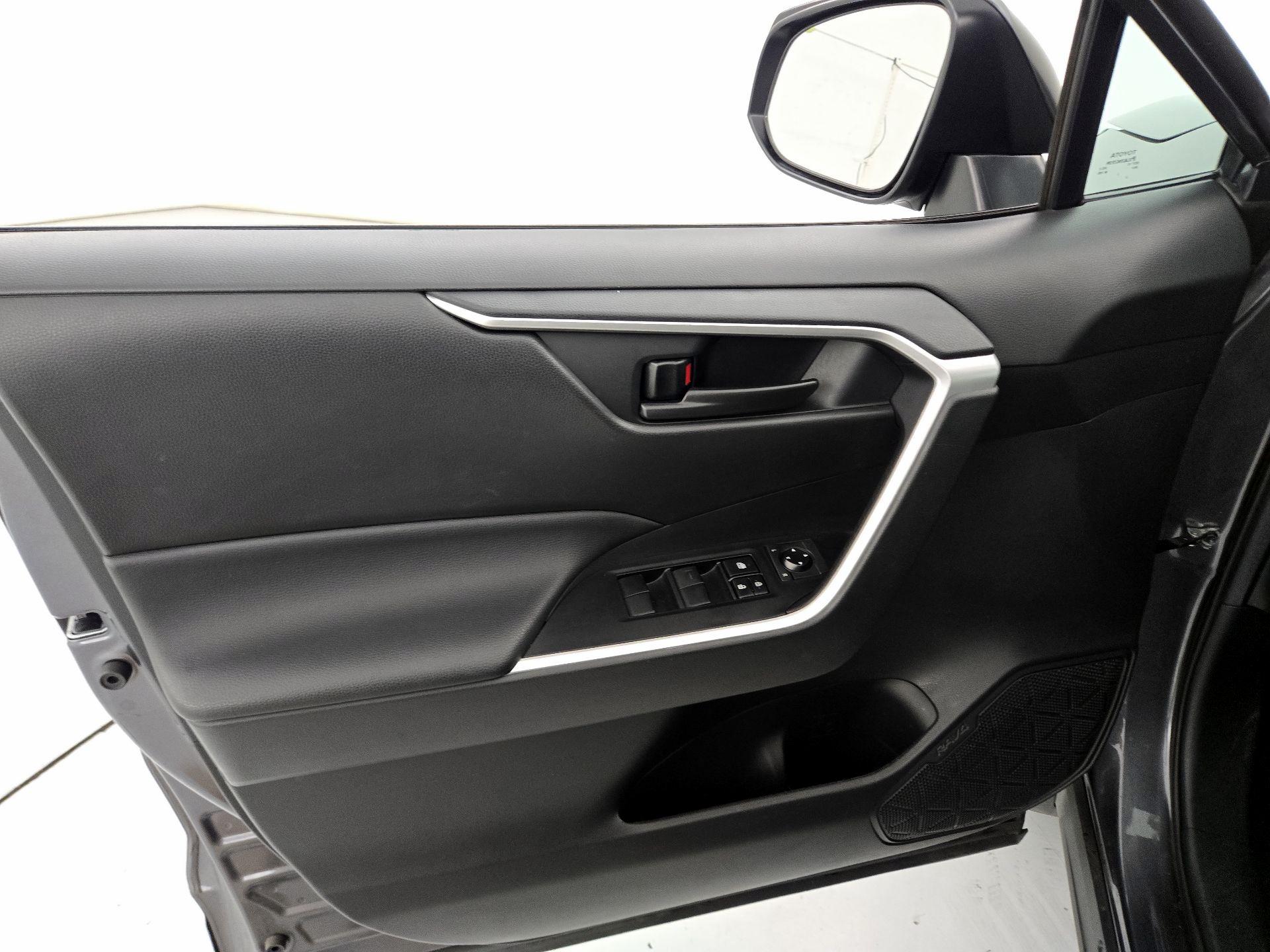 Thumbnail: 2021 Toyota RAV4 - 12