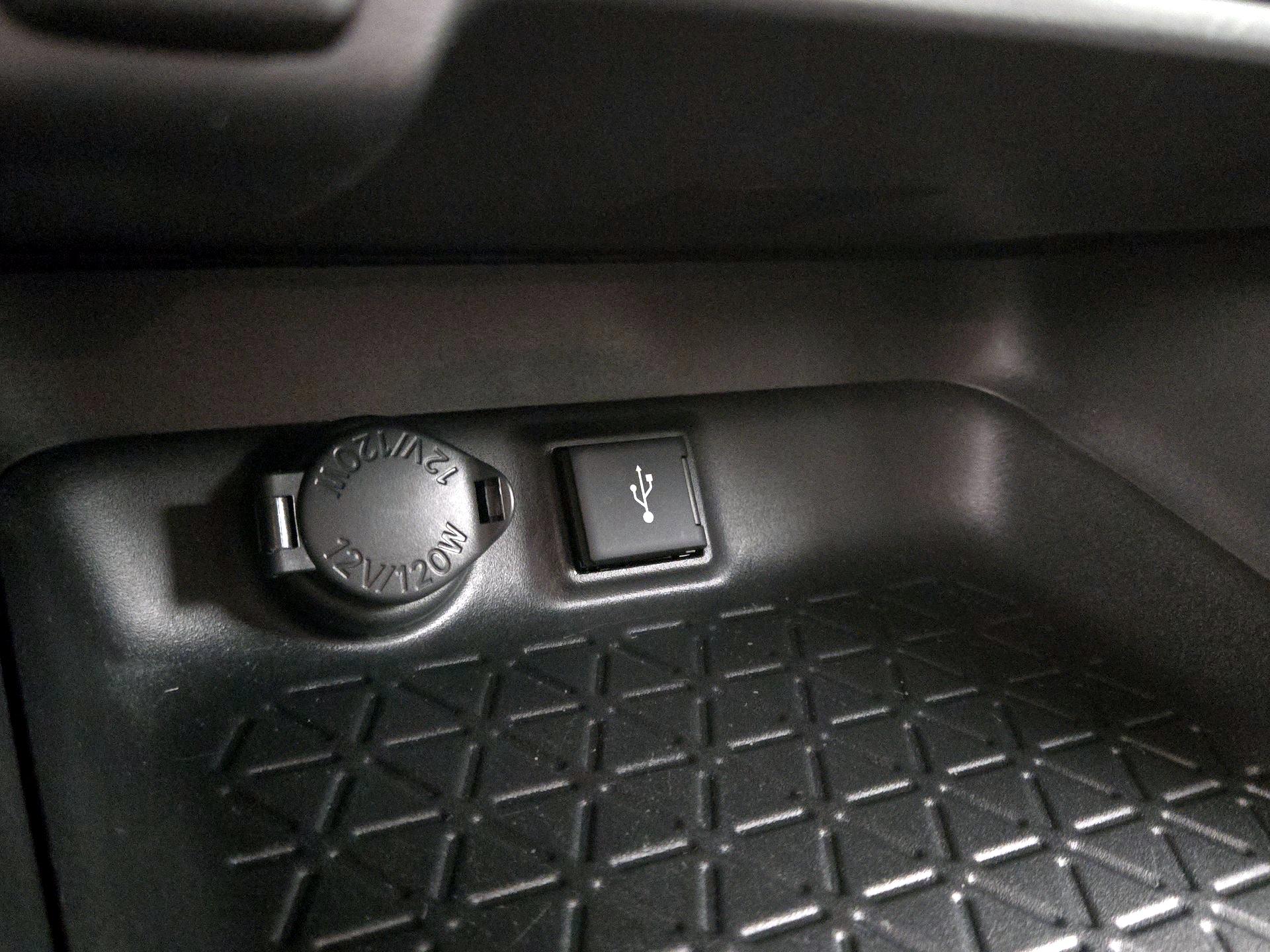 Thumbnail: 2021 Toyota RAV4 - 18
