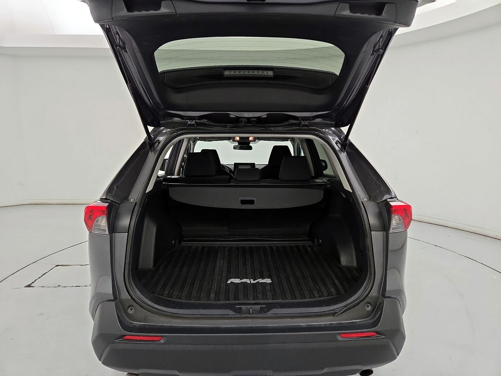 Thumbnail: 2021 Toyota RAV4 - 20