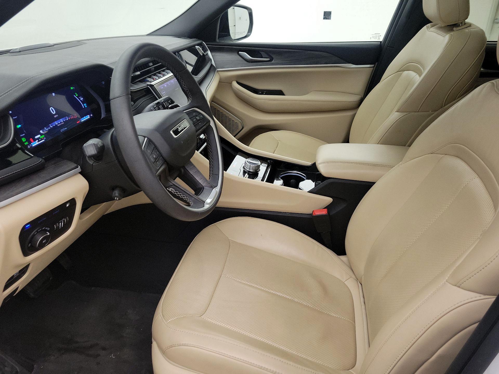 Thumbnail: 2023 Jeep Grand Cherokee - 11