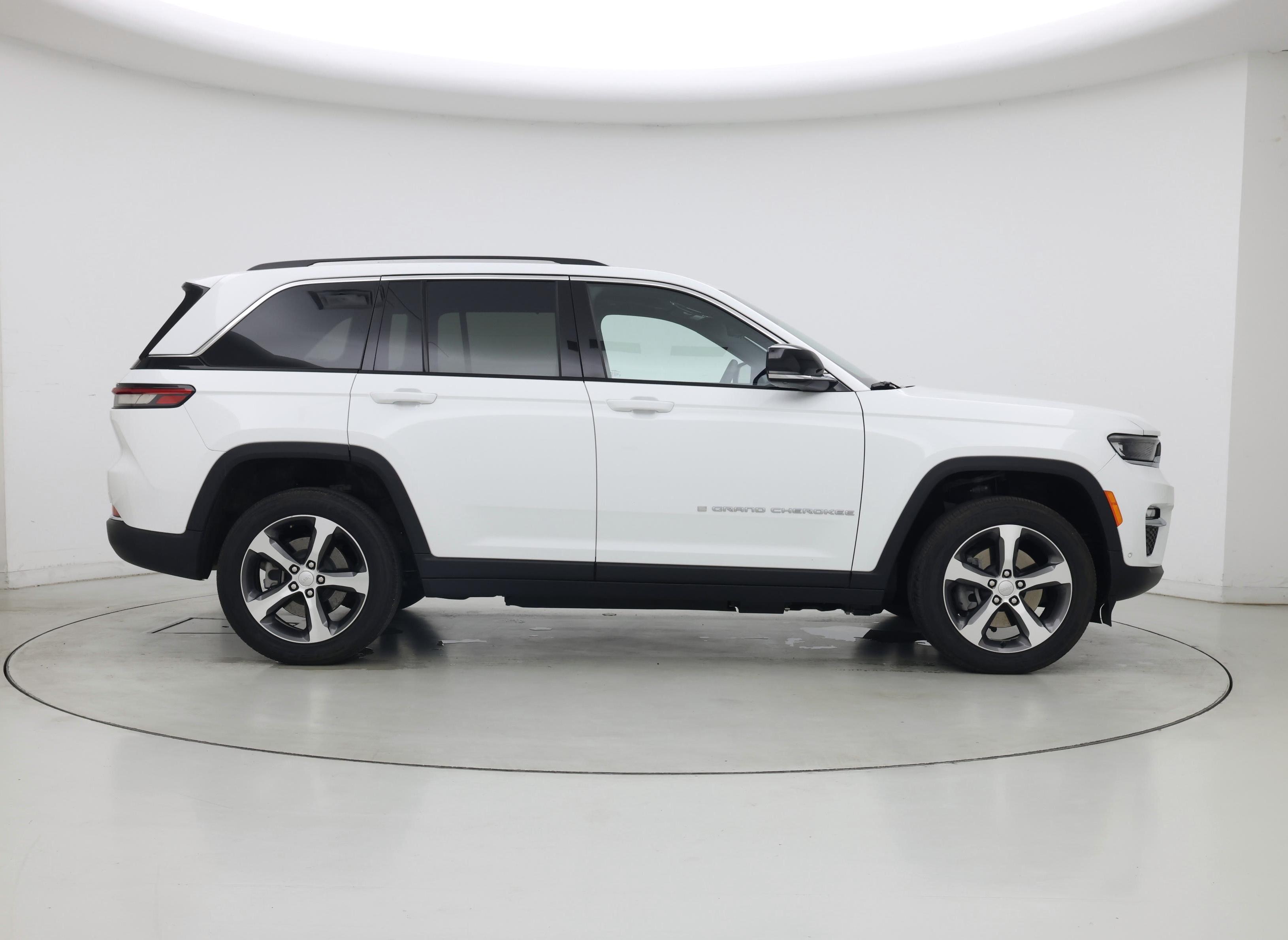Thumbnail: 2023 Jeep Grand Cherokee - 7