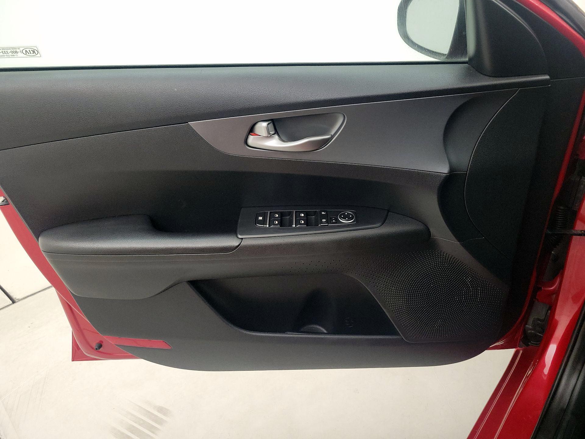 Thumbnail: 2021 Kia Forte - 12