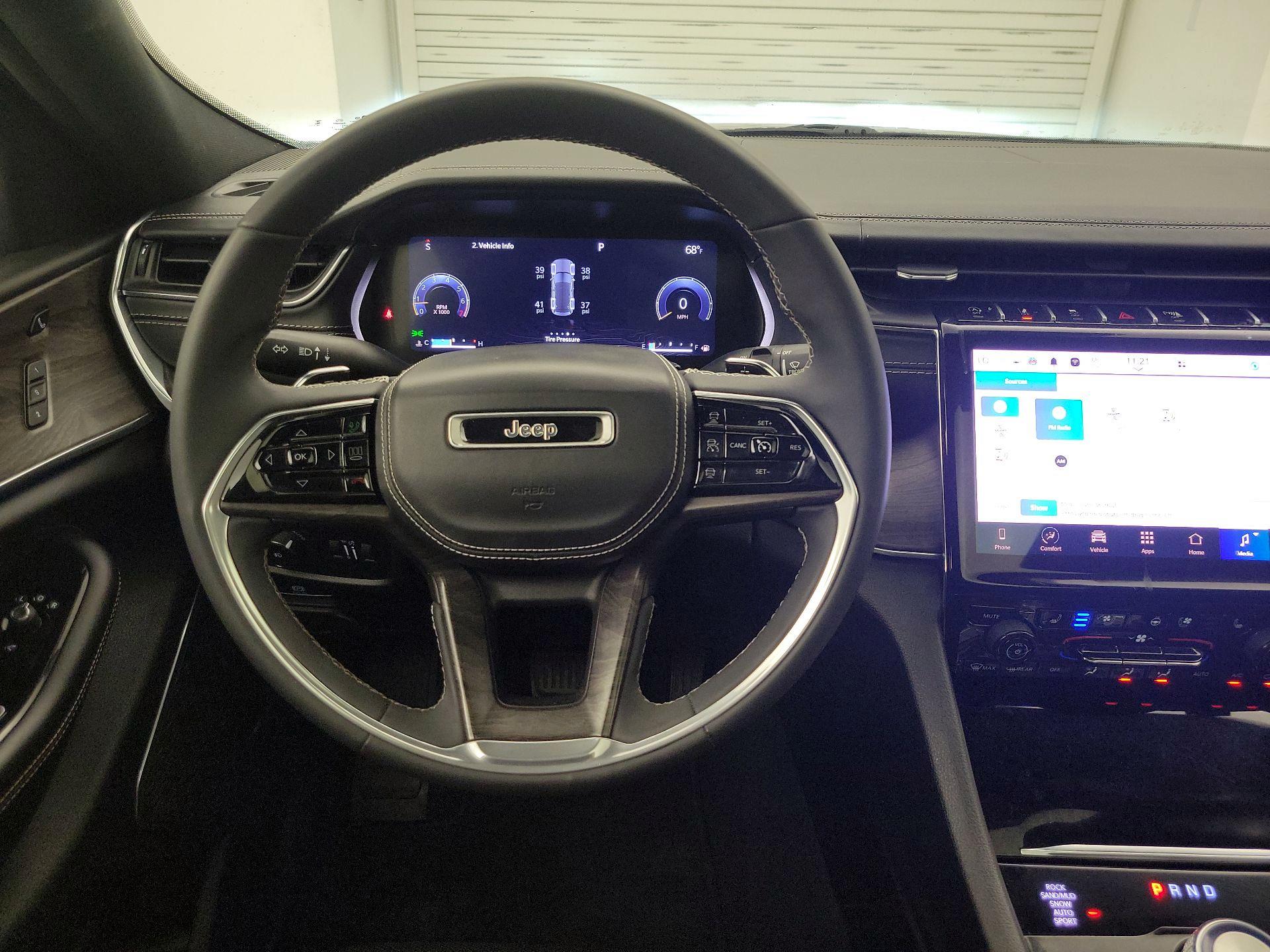 Thumbnail: 2023 Jeep Grand Cherokee - 10