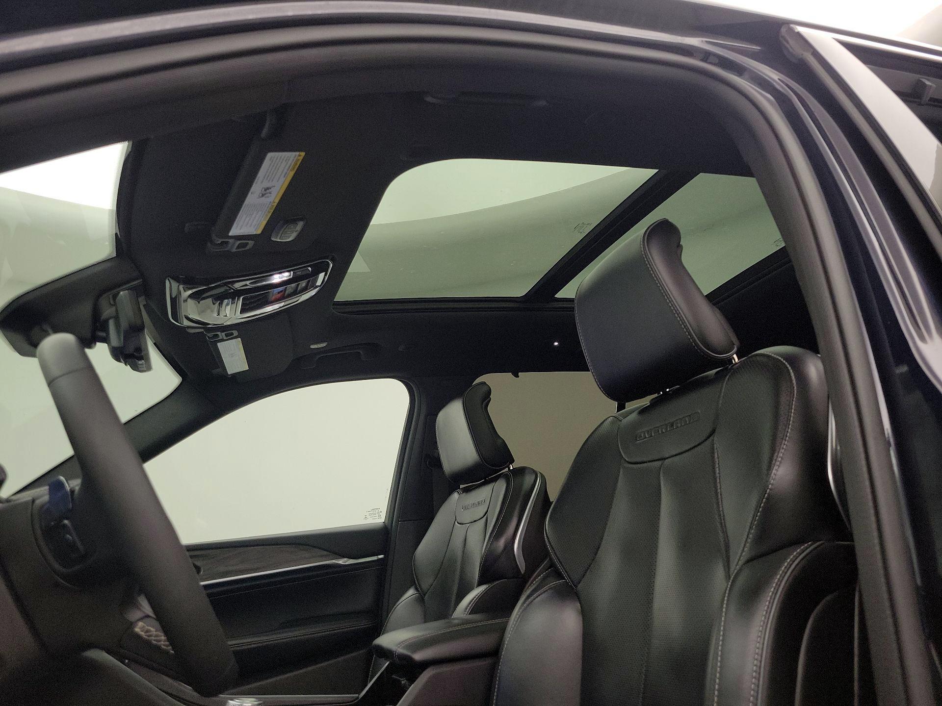 Thumbnail: 2023 Jeep Grand Cherokee - 20