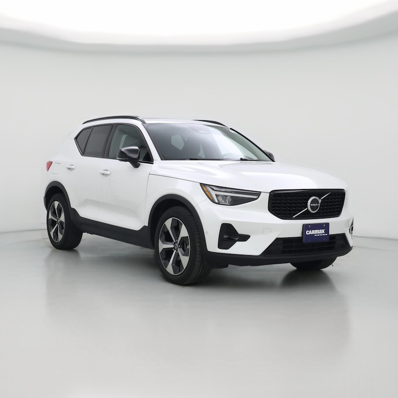 2023 Volvo XC40 B4 Ultimate Dark Theme
