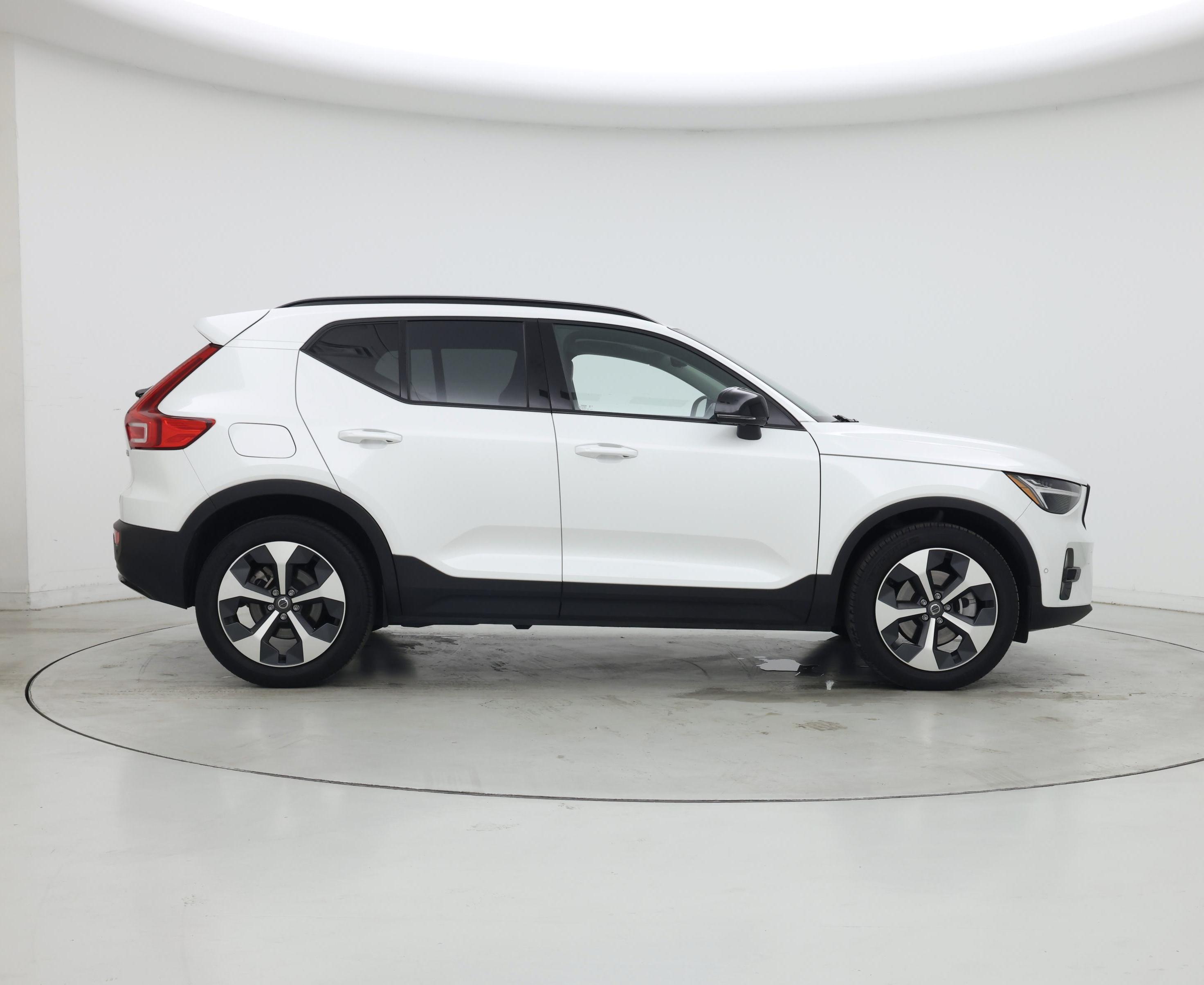 Thumbnail: 2023 Volvo XC40 - 7