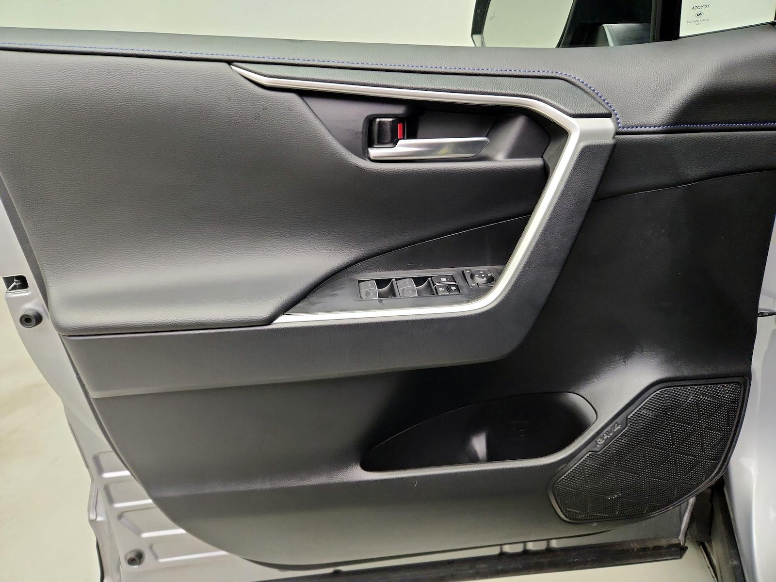 2024 Toyota RAV4 XSE - Photo 11
