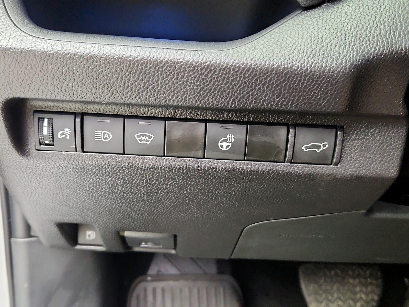 2024 Toyota RAV4 XSE - Photo 12