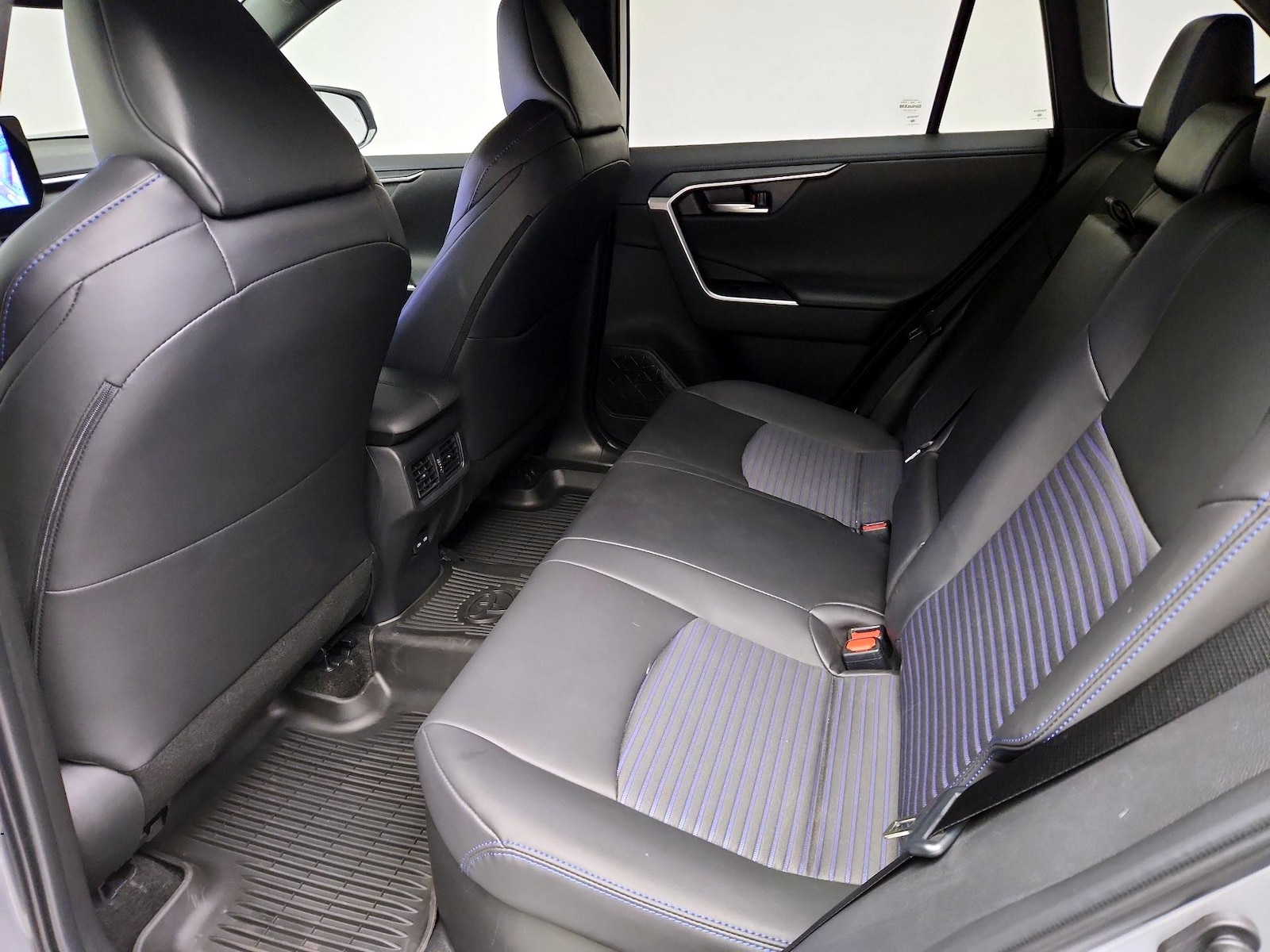 2024 Toyota RAV4 XSE - Photo 19