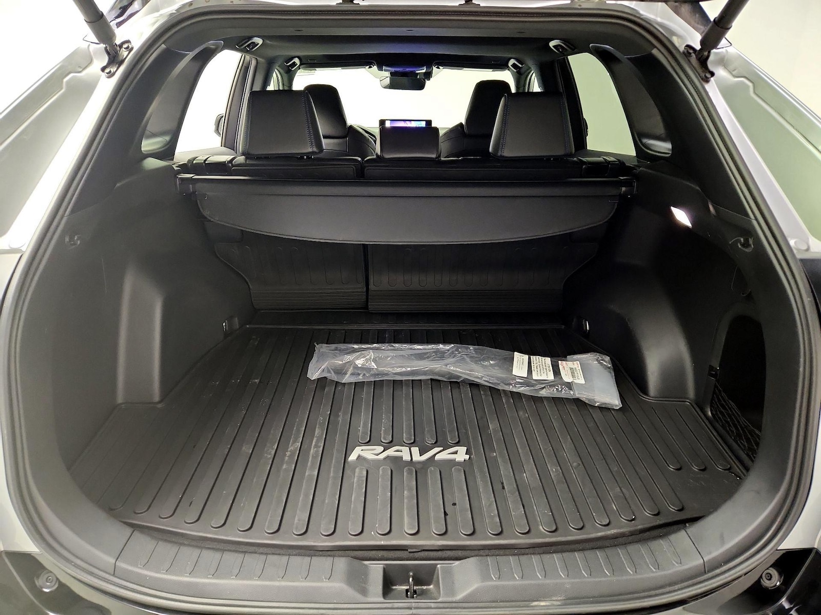 2024 Toyota RAV4 XSE - Photo 20