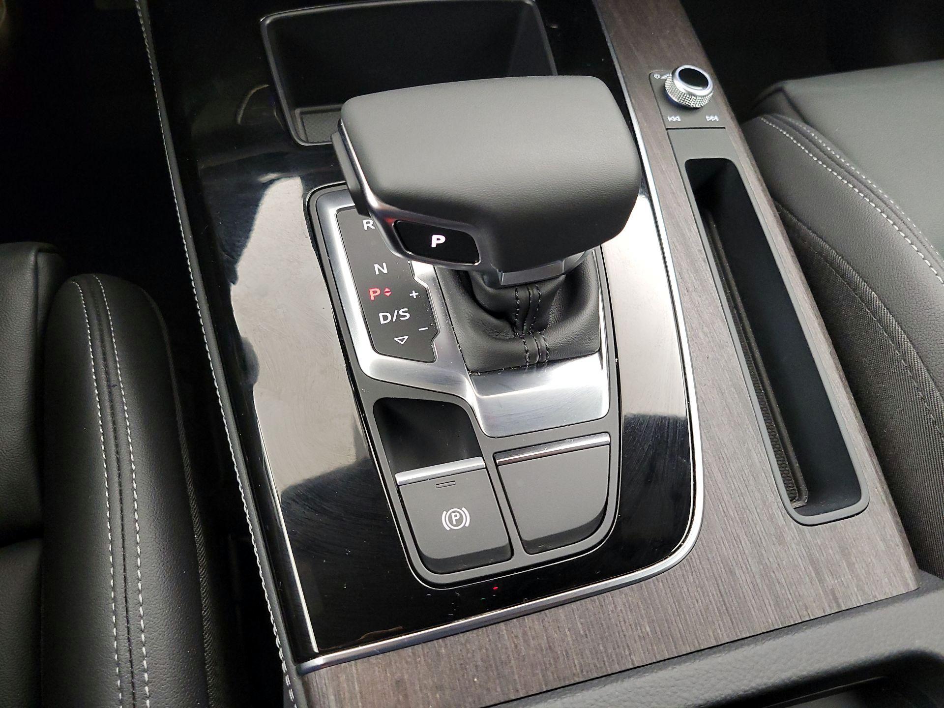 Thumbnail: 2025 Audi Q5 - 17