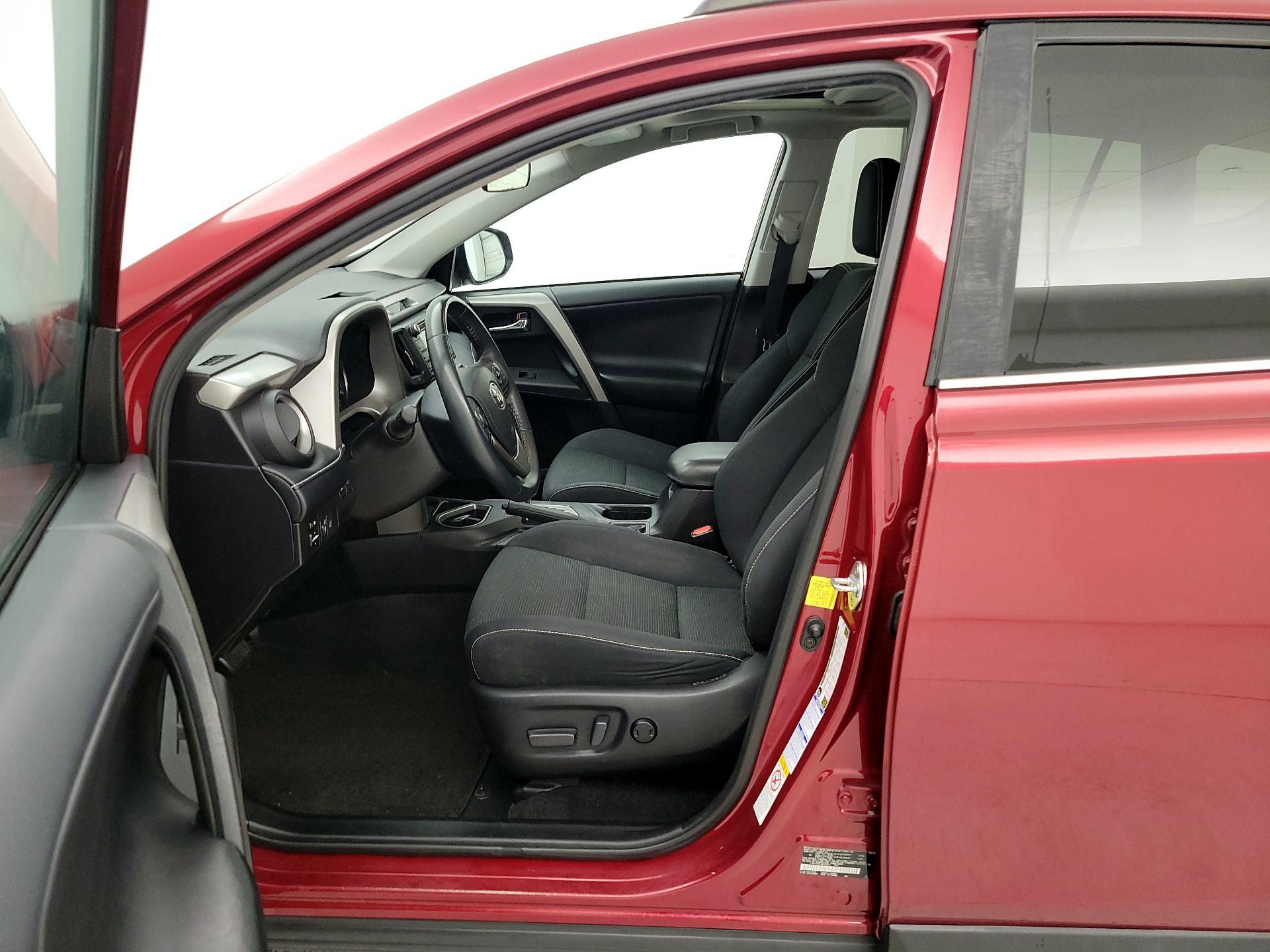Thumbnail: 2018 Toyota RAV4 - 11