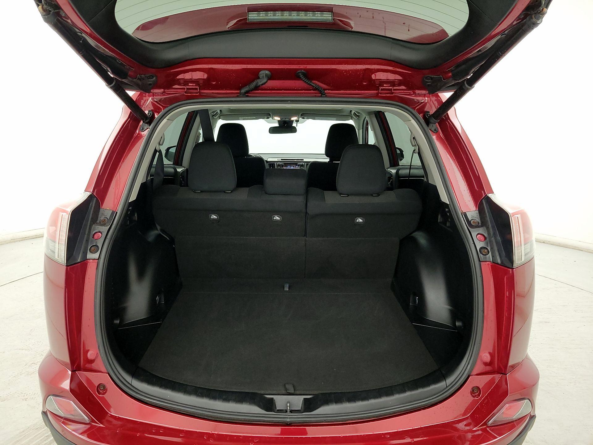 Thumbnail: 2018 Toyota RAV4 - 19