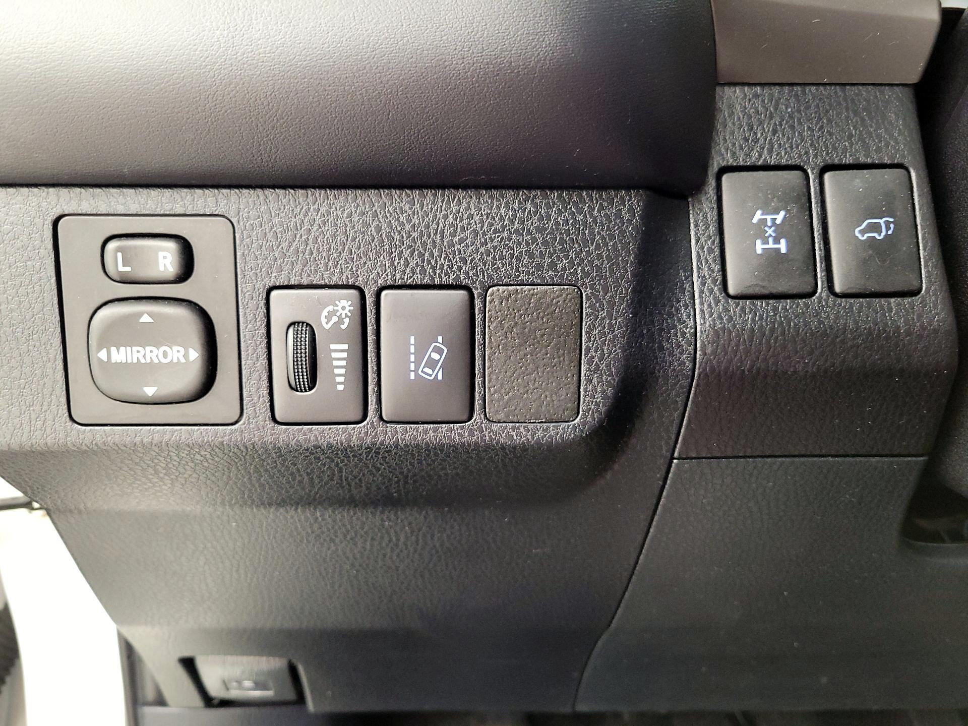 Thumbnail: 2018 Toyota RAV4 - 13