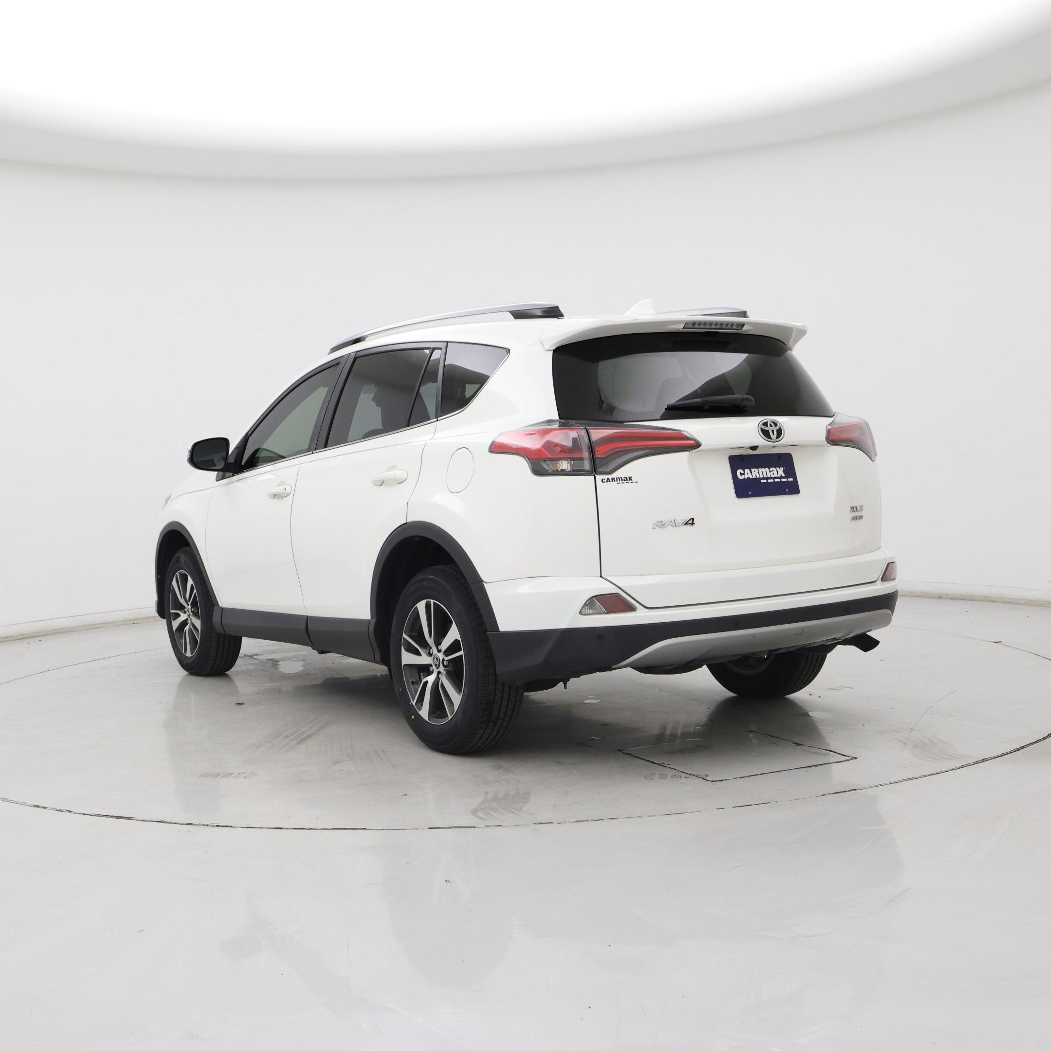 Thumbnail: 2018 Toyota RAV4 - 2