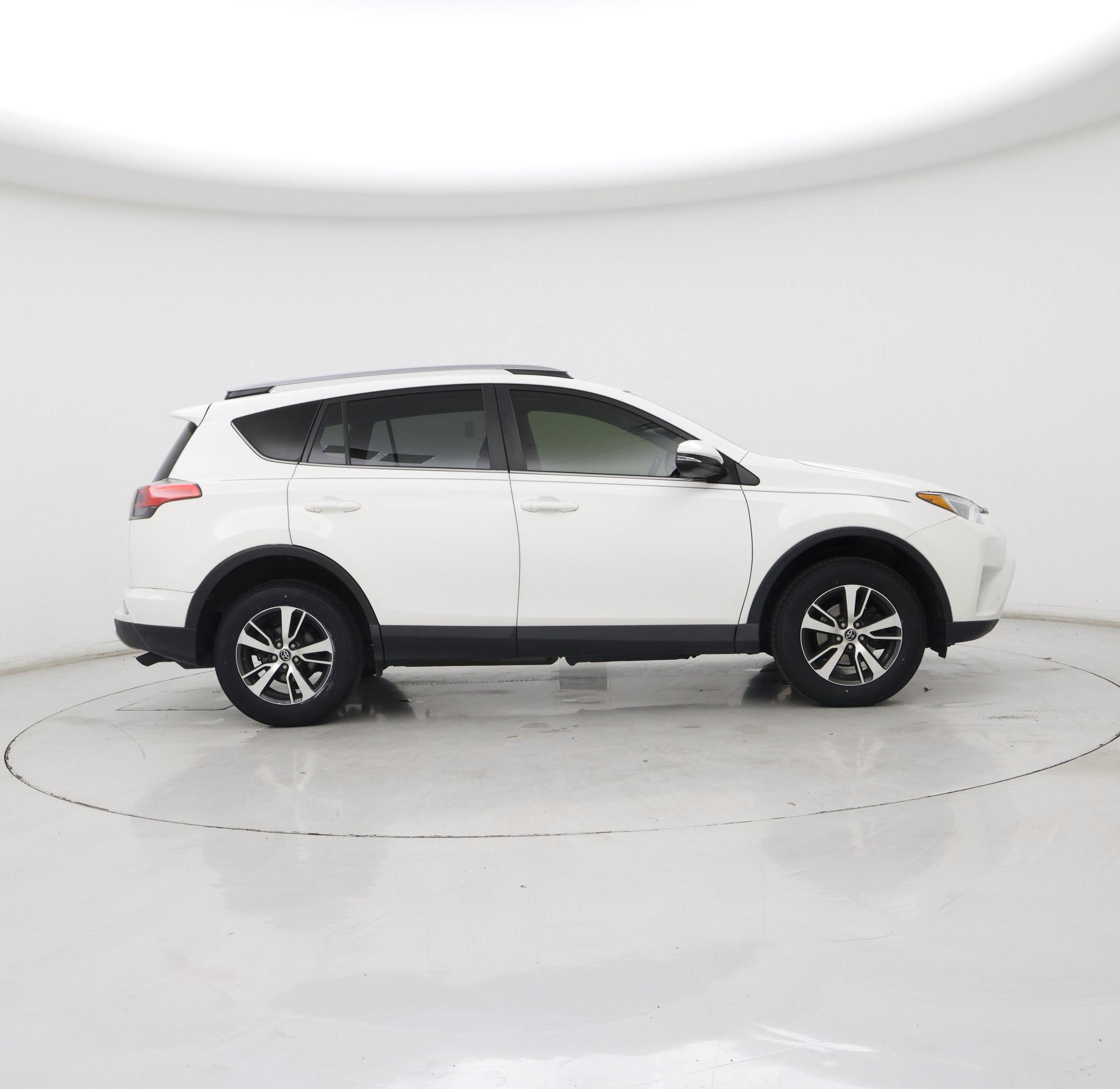 Thumbnail: 2018 Toyota RAV4 - 7