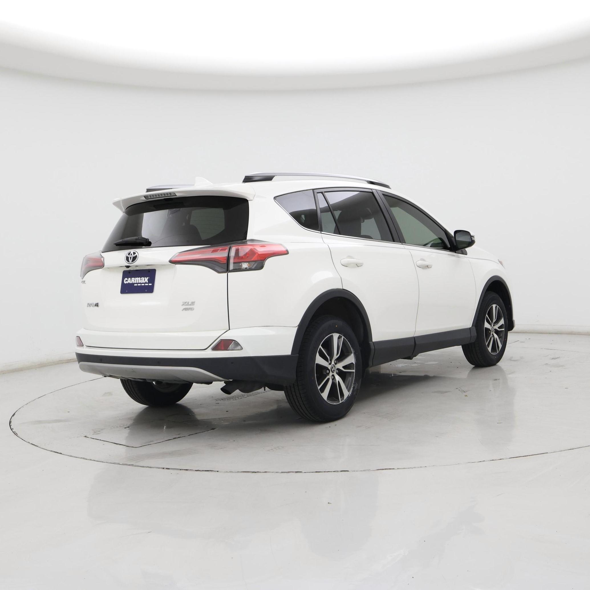 Thumbnail: 2018 Toyota RAV4 - 8
