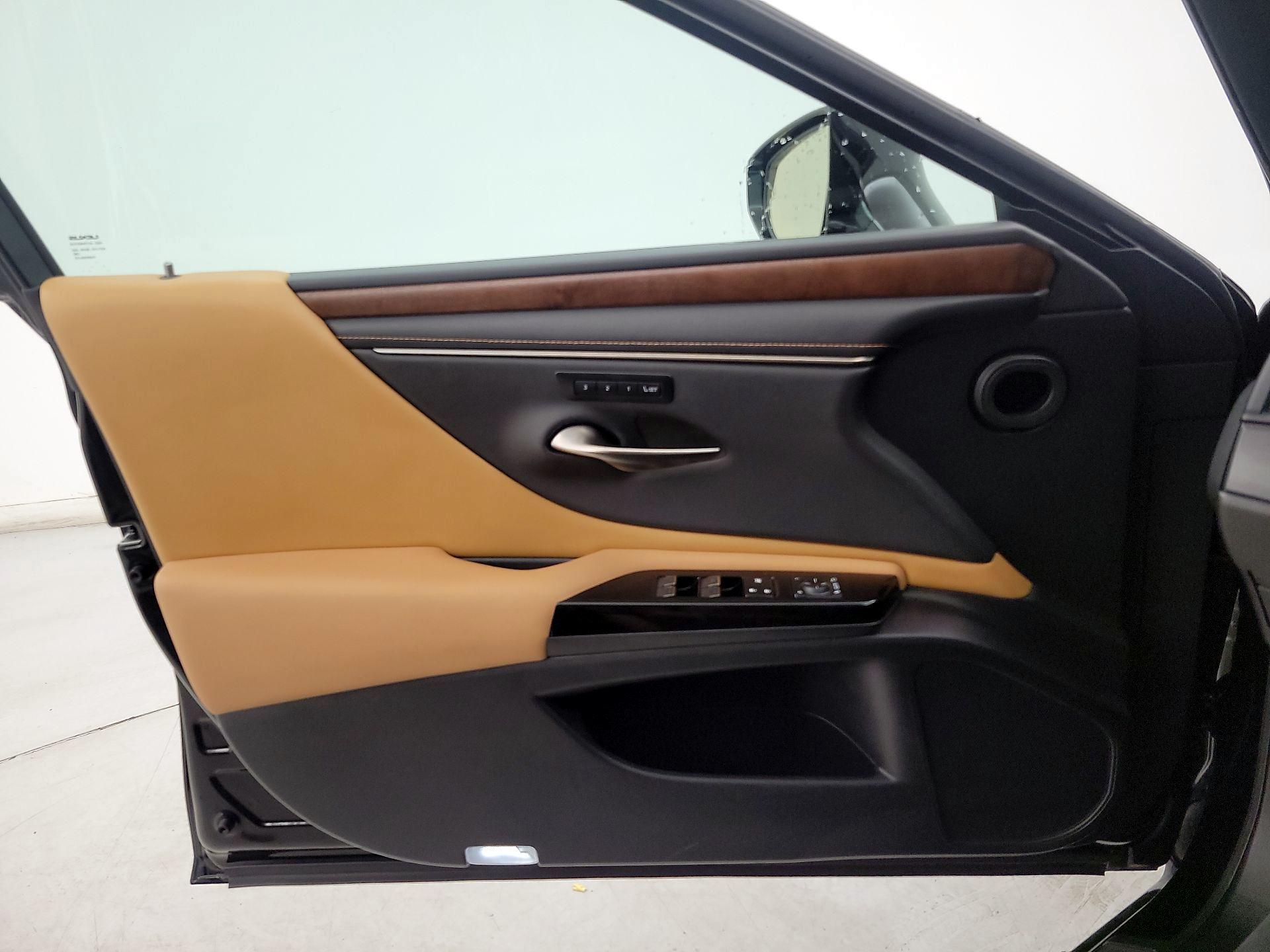 Thumbnail: 2022 Lexus ES - 12