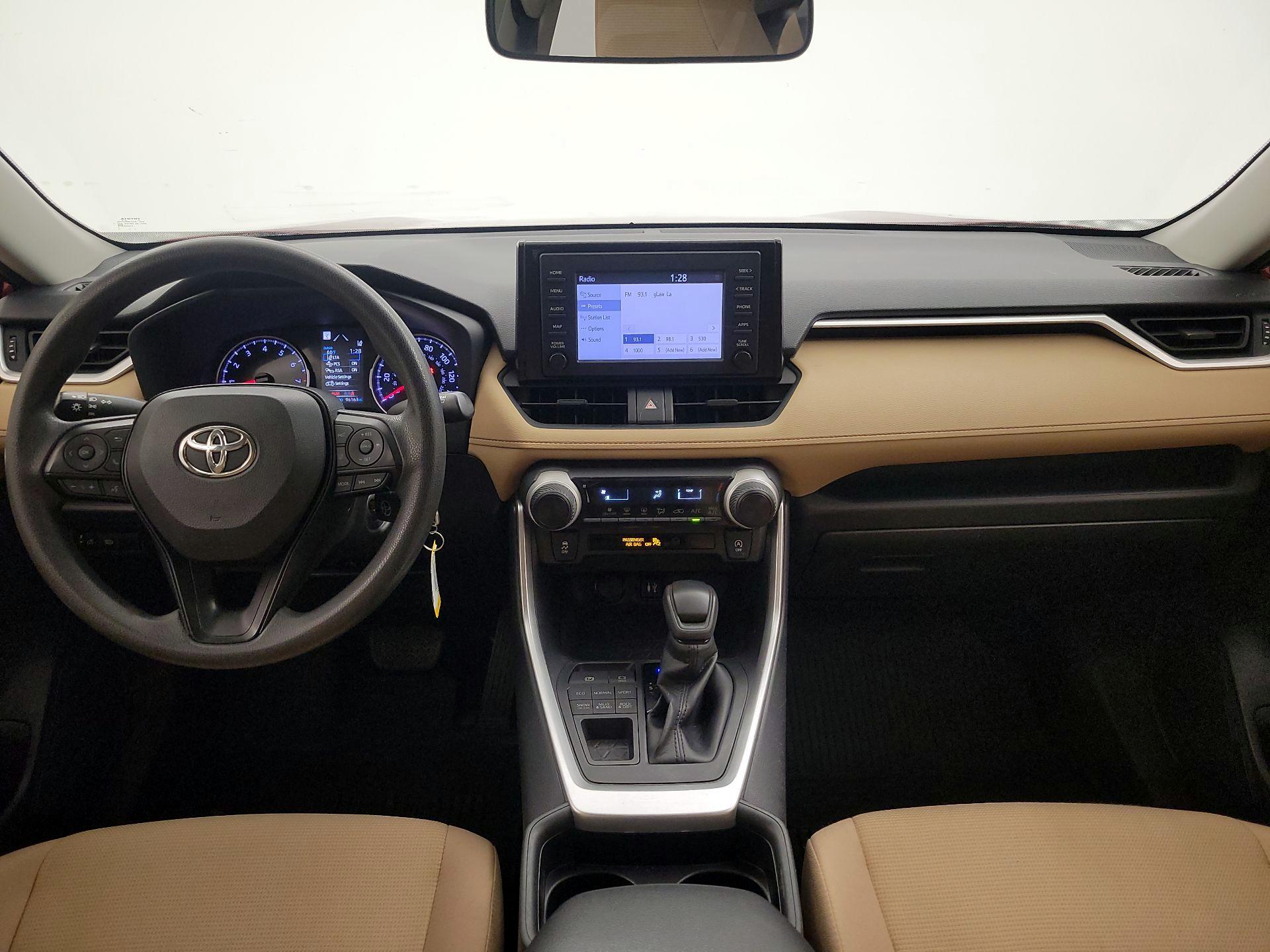 Thumbnail: 2019 Toyota RAV4 - 9
