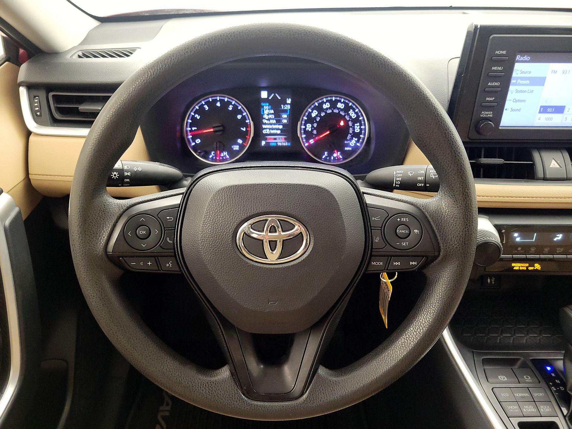 Thumbnail: 2019 Toyota RAV4 - 10