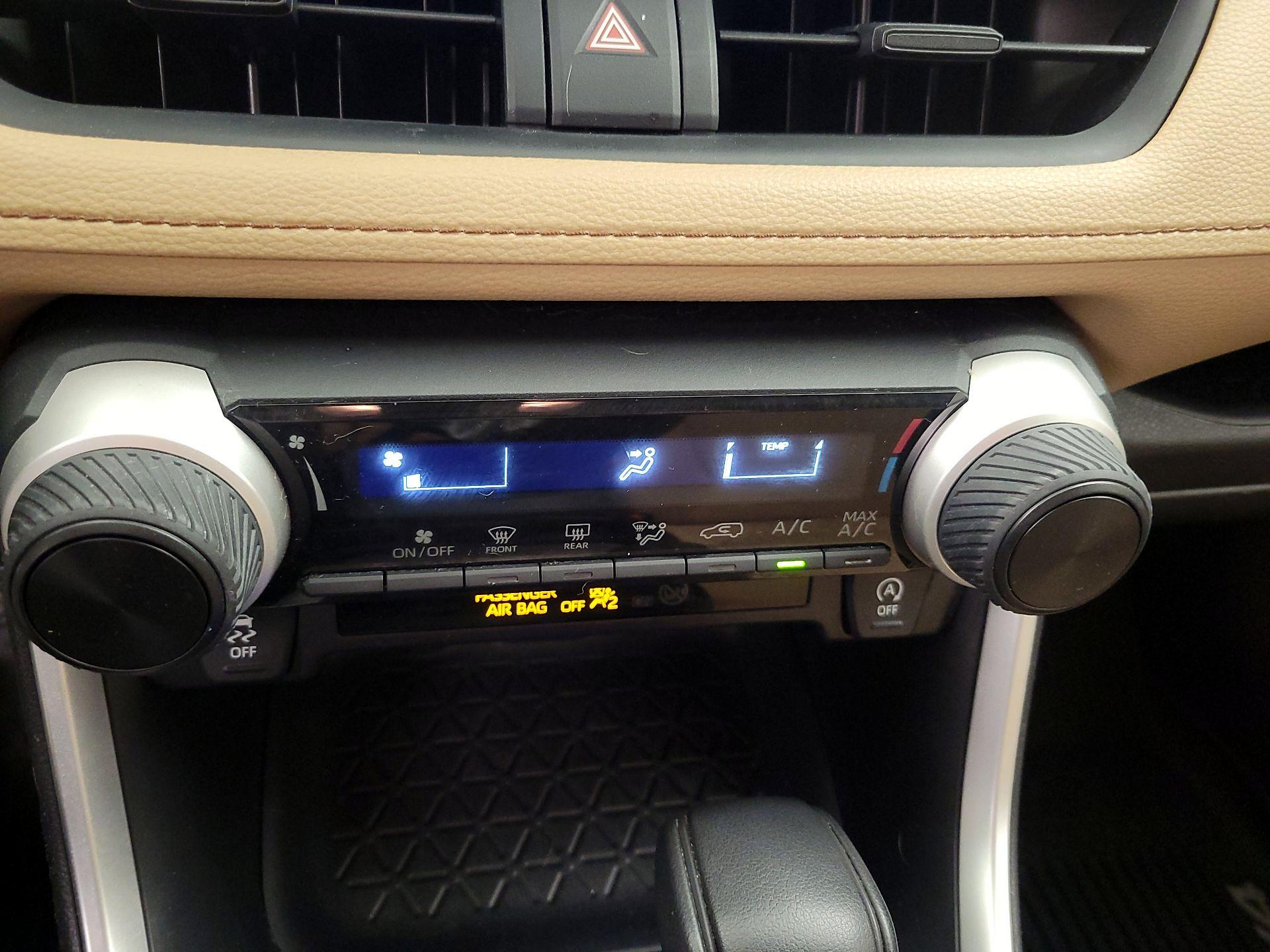 Thumbnail: 2019 Toyota RAV4 - 16