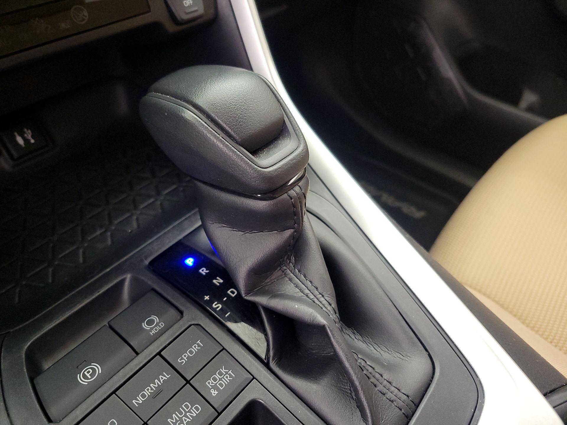 Thumbnail: 2019 Toyota RAV4 - 17