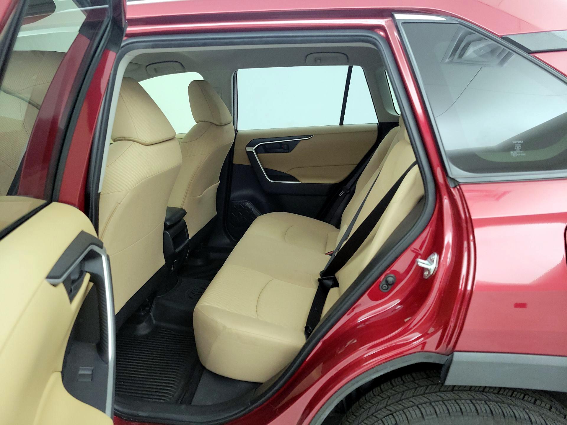 Thumbnail: 2019 Toyota RAV4 - 18