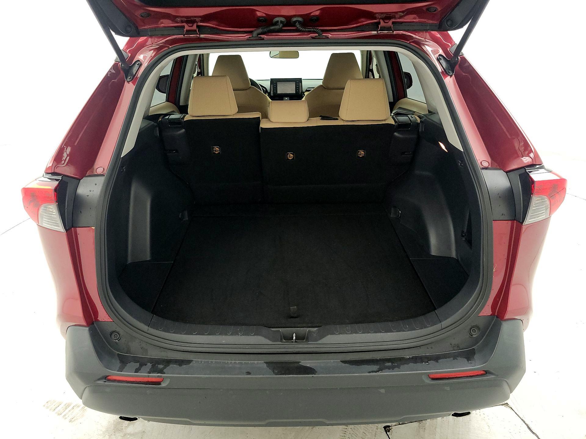 Thumbnail: 2019 Toyota RAV4 - 19