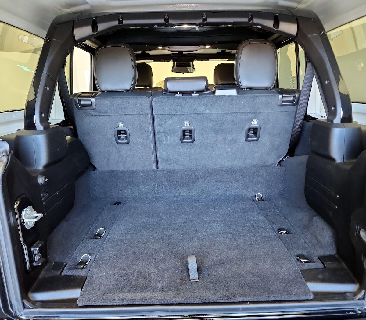 Trunk/Cargo (Seats Up)