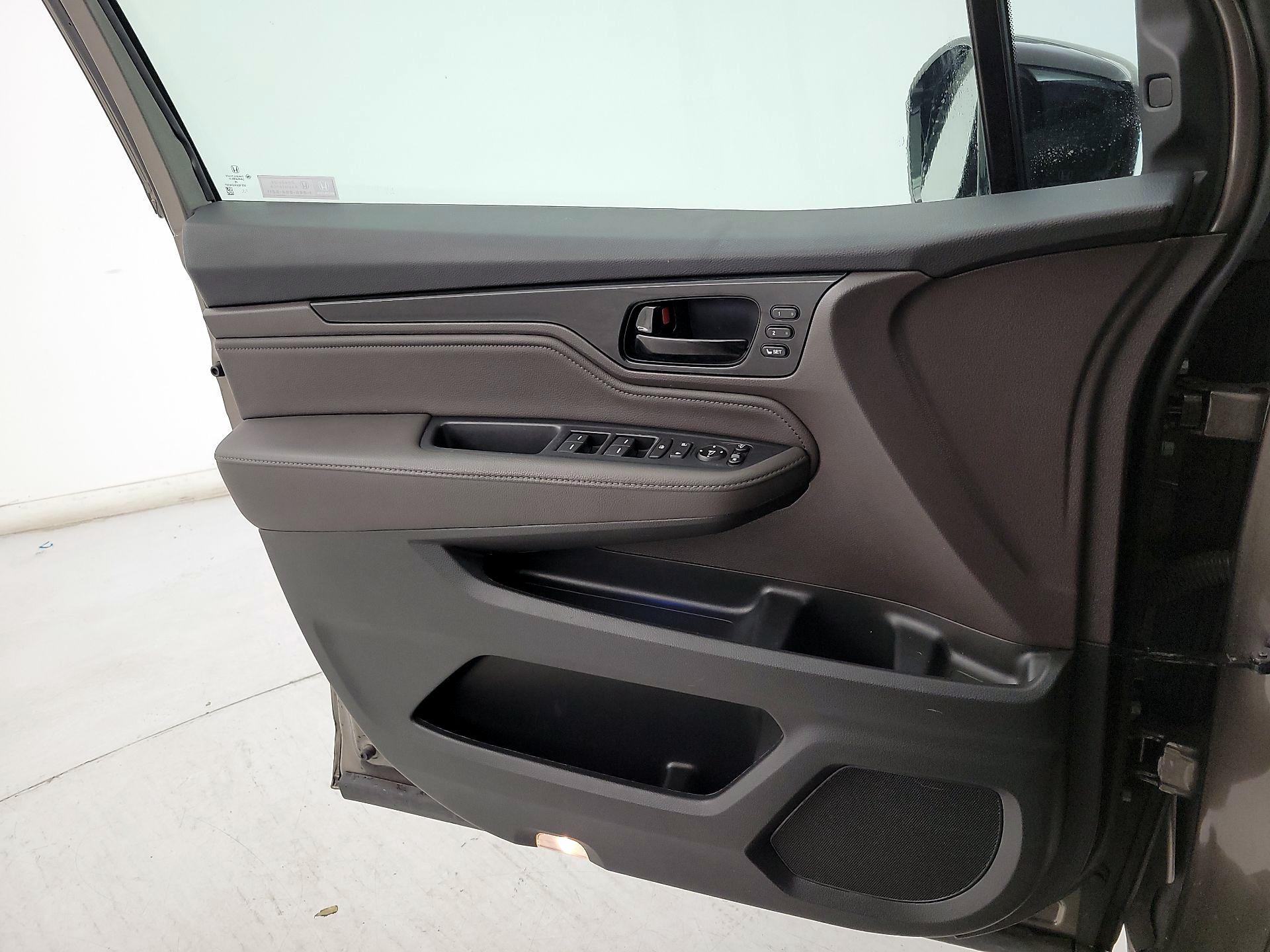Thumbnail: 2021 Honda Odyssey - 12