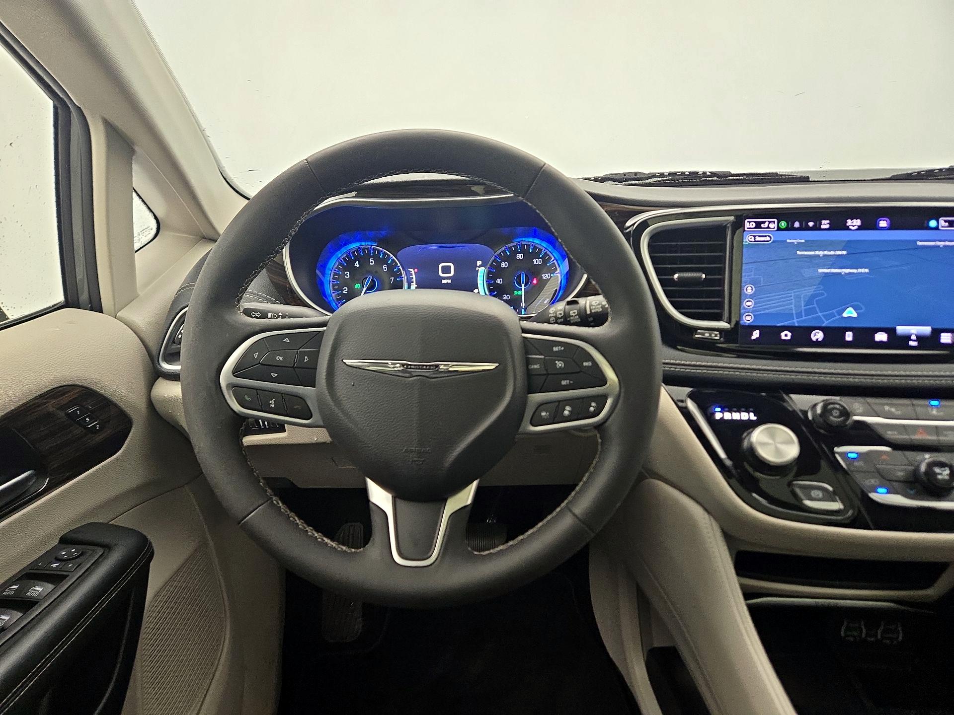 Thumbnail: 2023 Chrysler Pacifica - 10