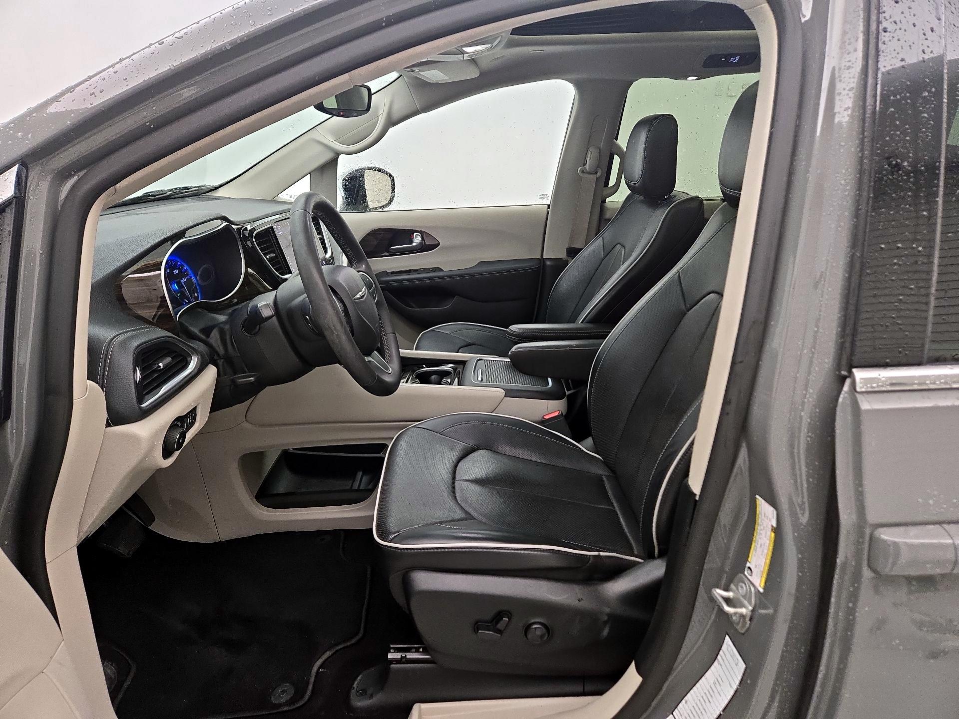 Thumbnail: 2023 Chrysler Pacifica - 11