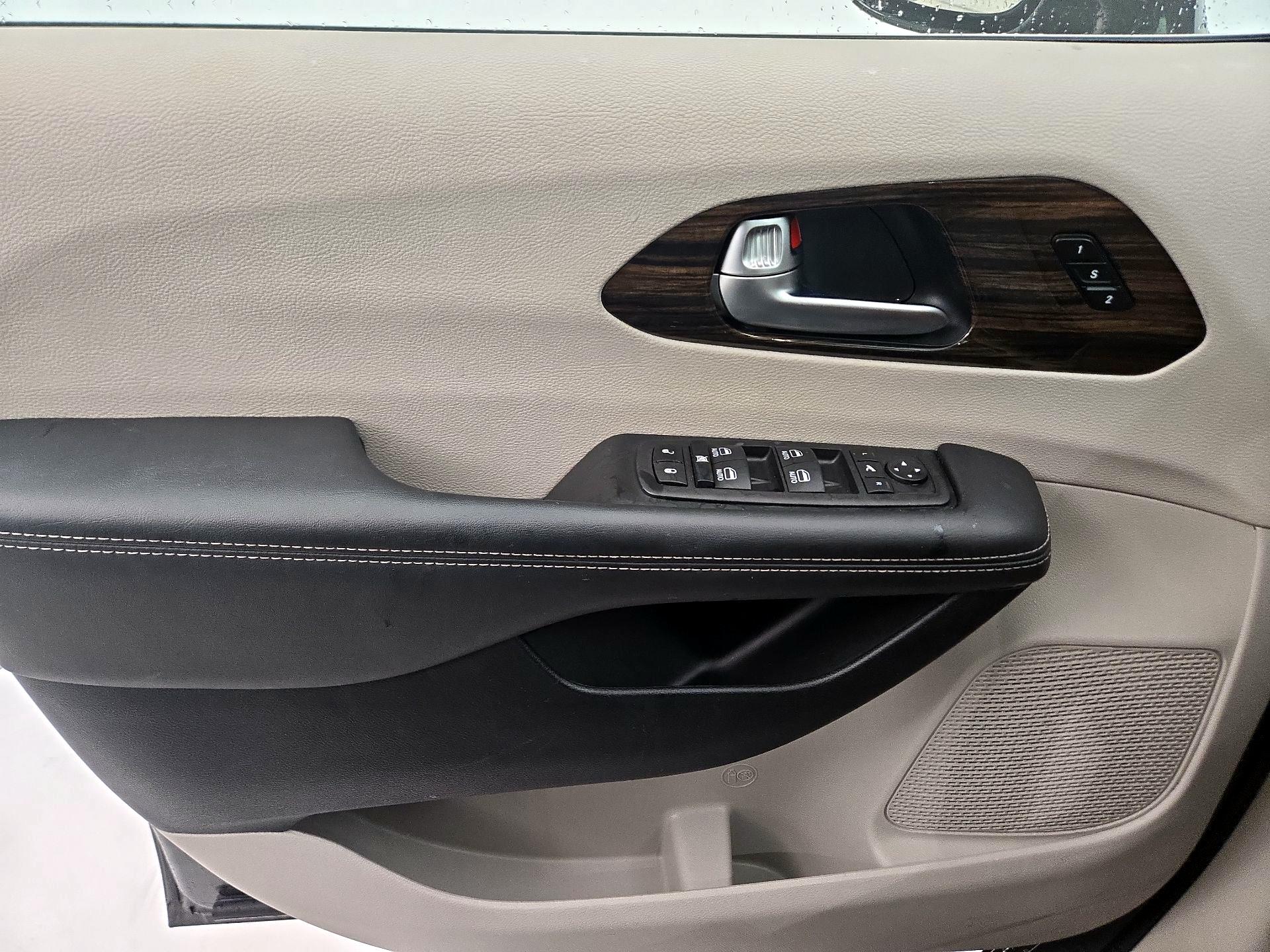 Thumbnail: 2023 Chrysler Pacifica - 12