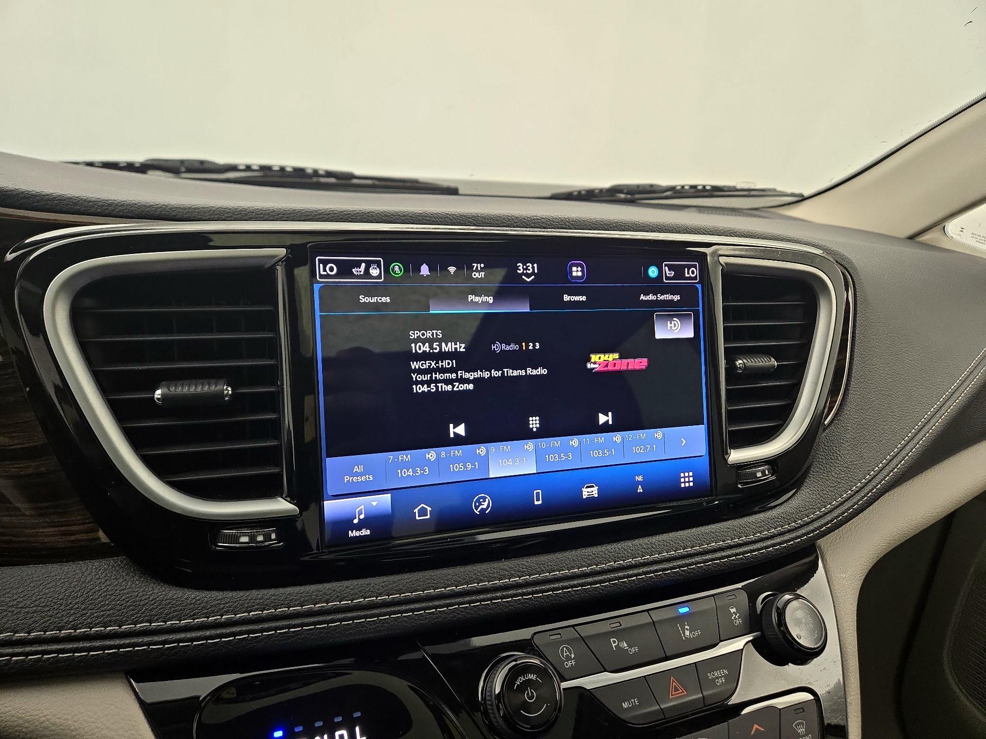 Thumbnail: 2023 Chrysler Pacifica - 16
