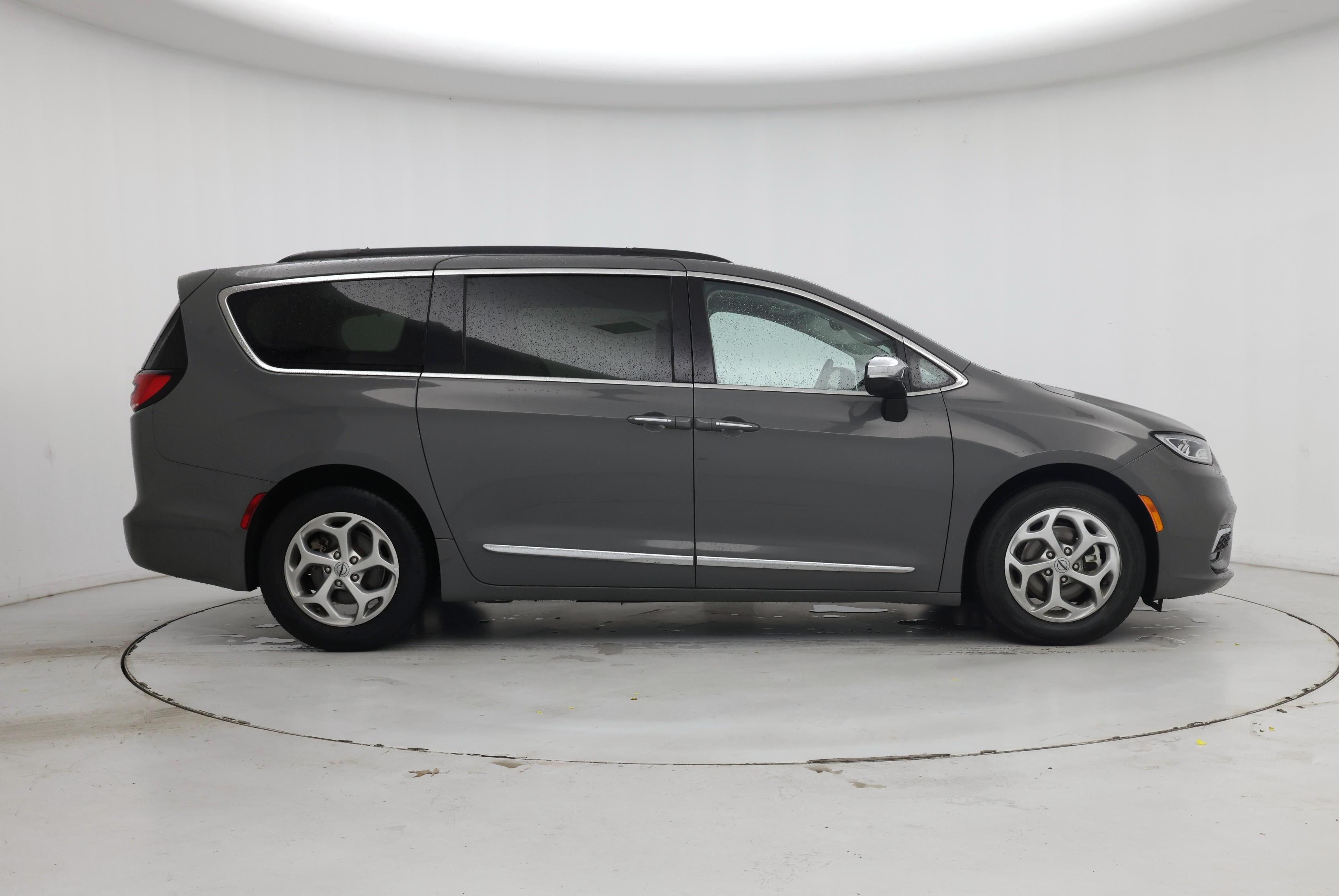 Thumbnail: 2023 Chrysler Pacifica - 7