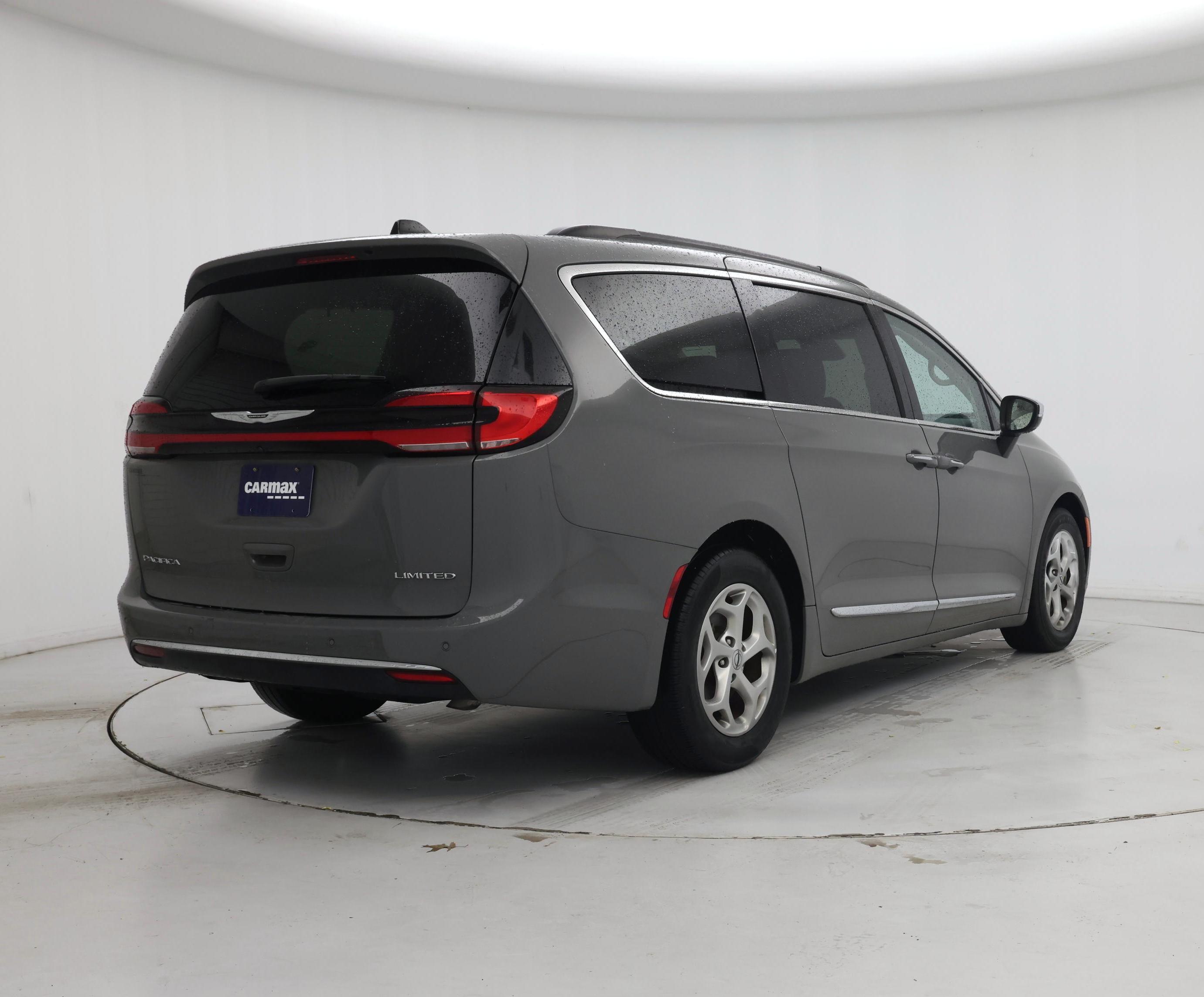Thumbnail: 2023 Chrysler Pacifica - 8