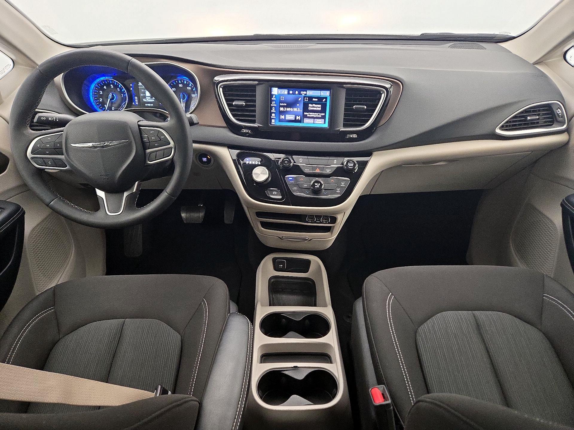 Thumbnail: 2023 Chrysler Voyager - 9