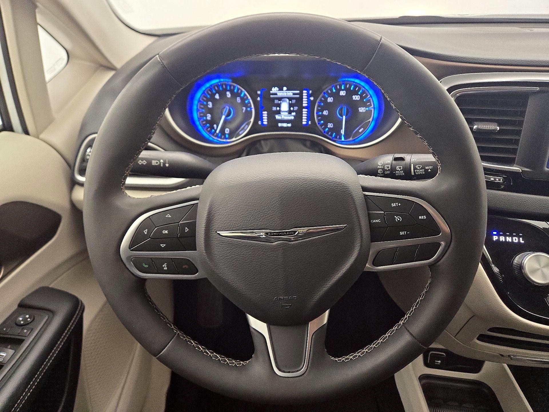 Thumbnail: 2023 Chrysler Voyager - 10